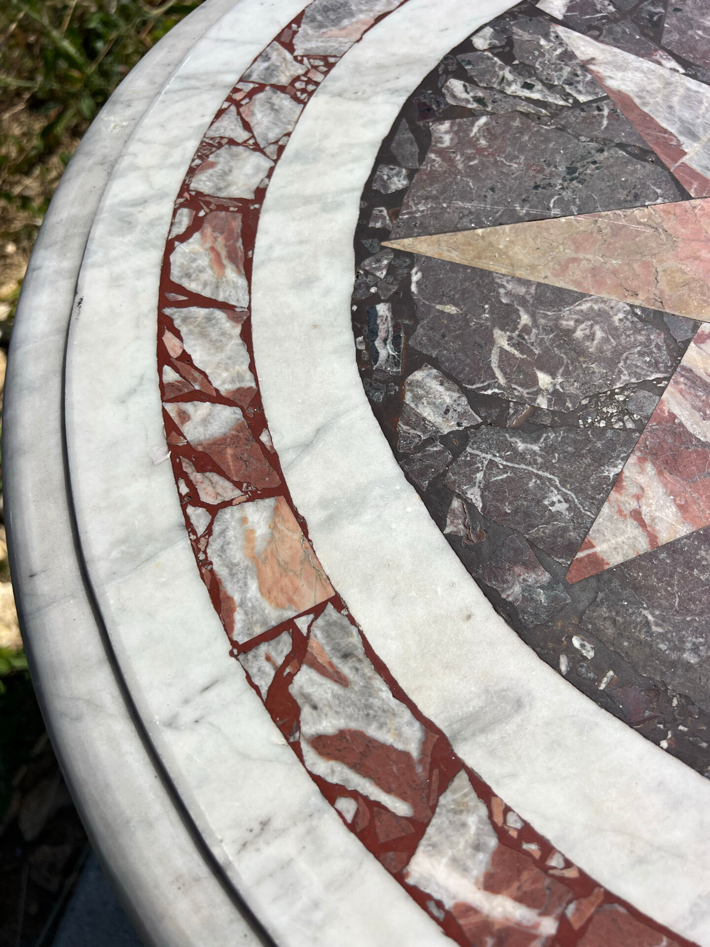 Round marble table with marble inlay