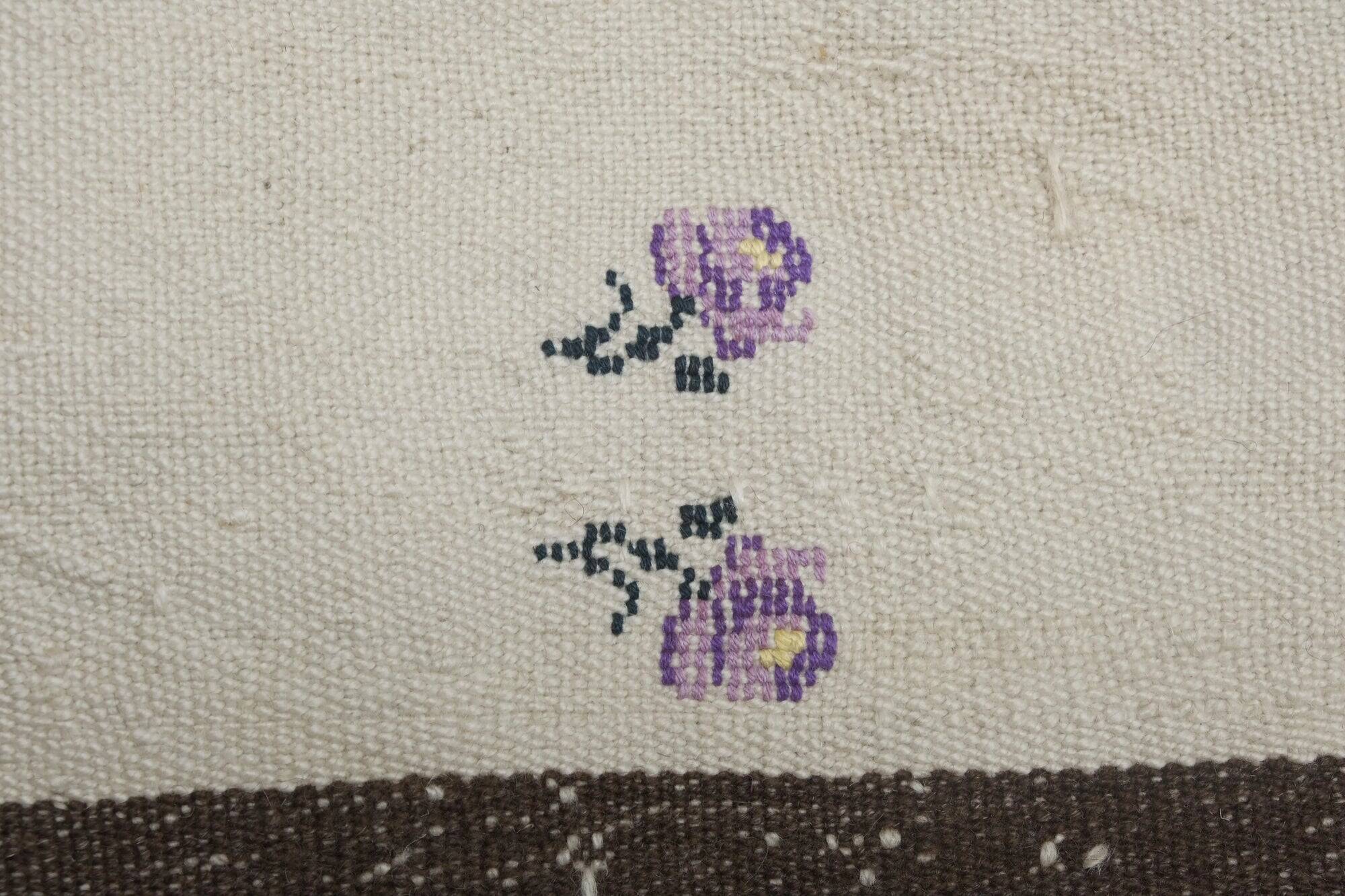 Vintage Turkish kilim, handwoven, 119x162 cm.