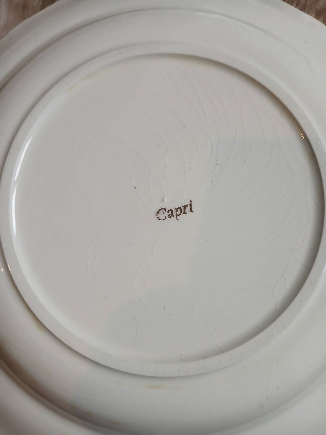 12 assiettes creuses anciennes "Capri "