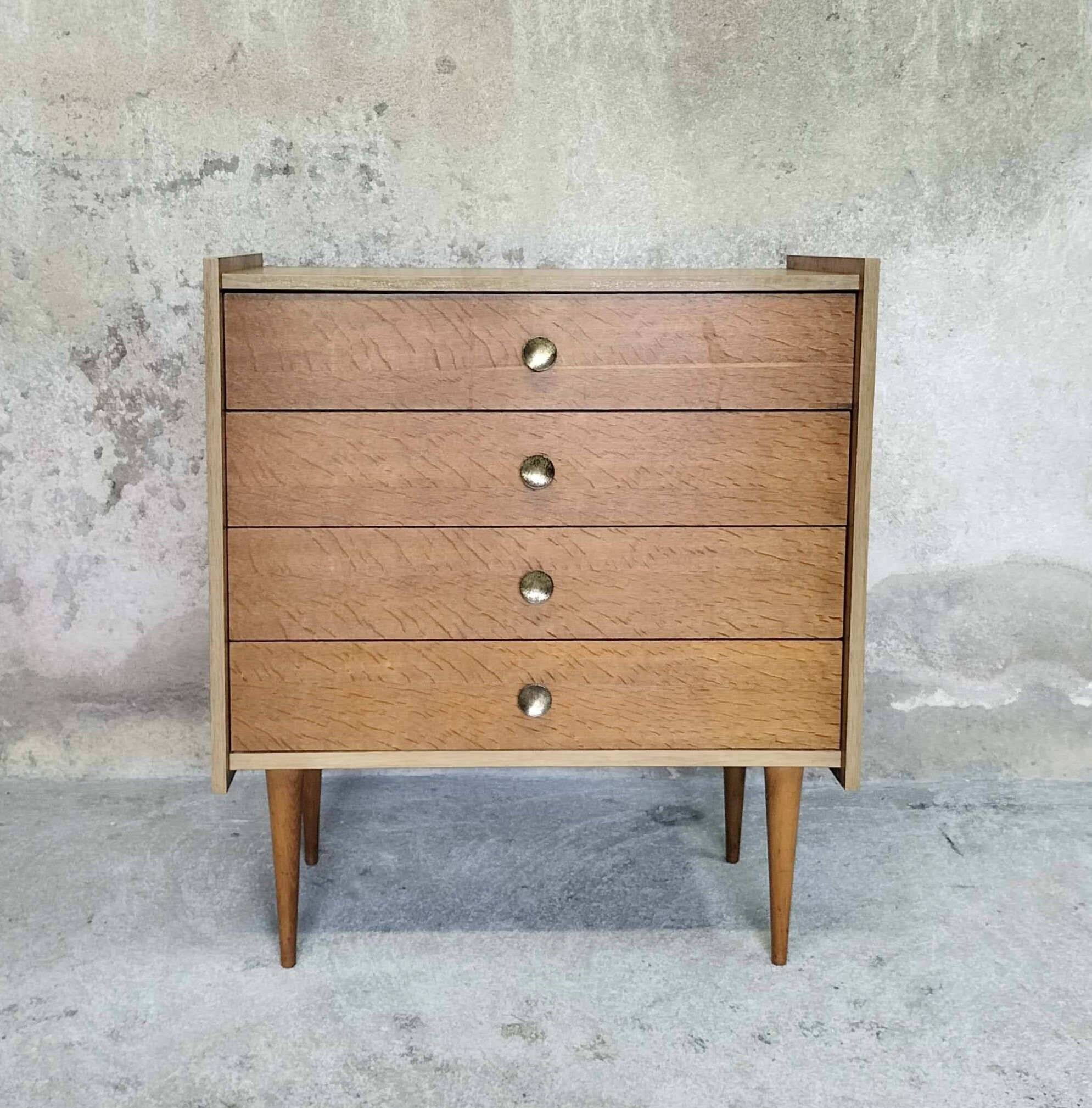 Small vintage chest of drawers.