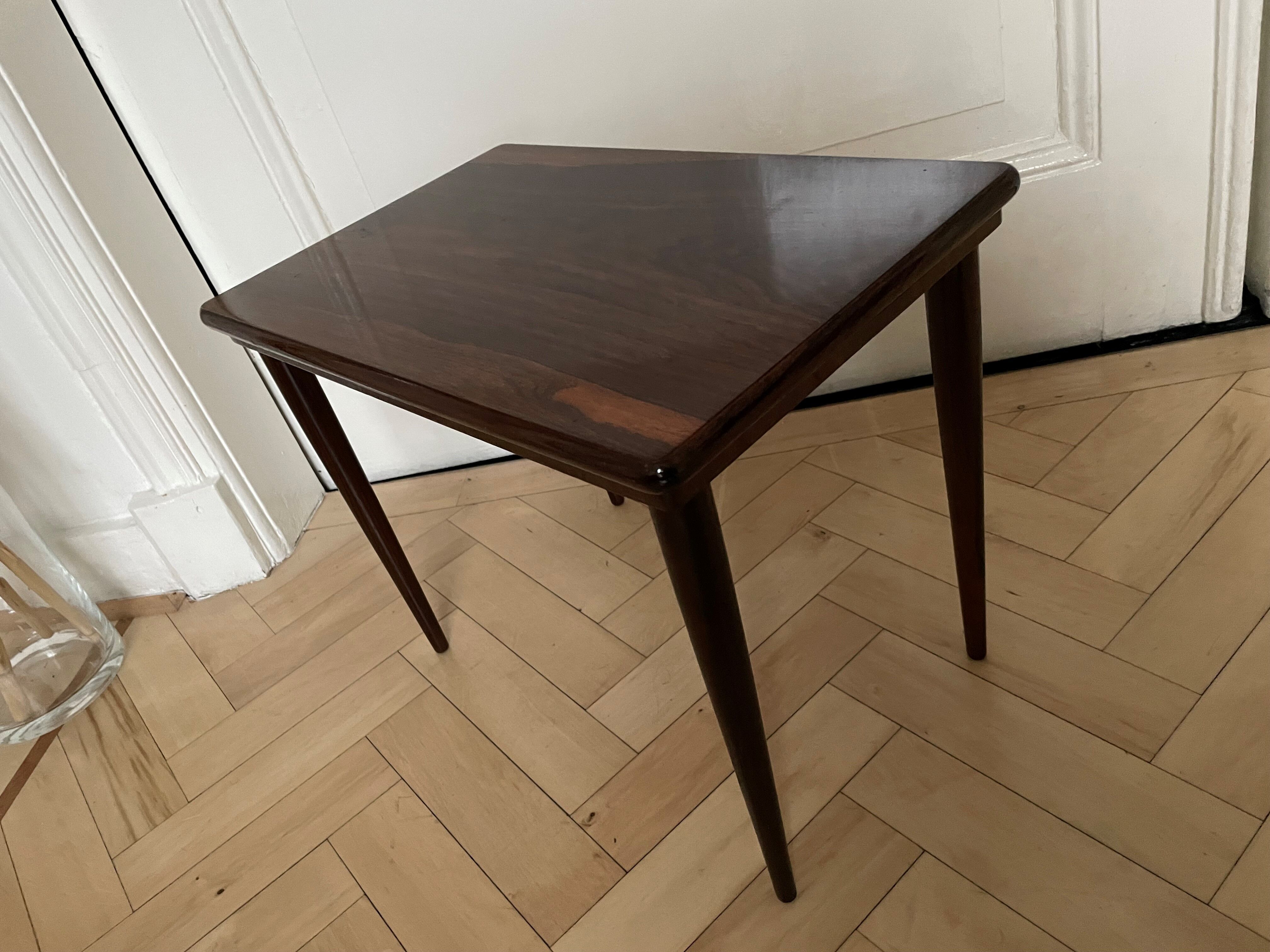 Table d’appoint en palissandre table de chevet fleurie