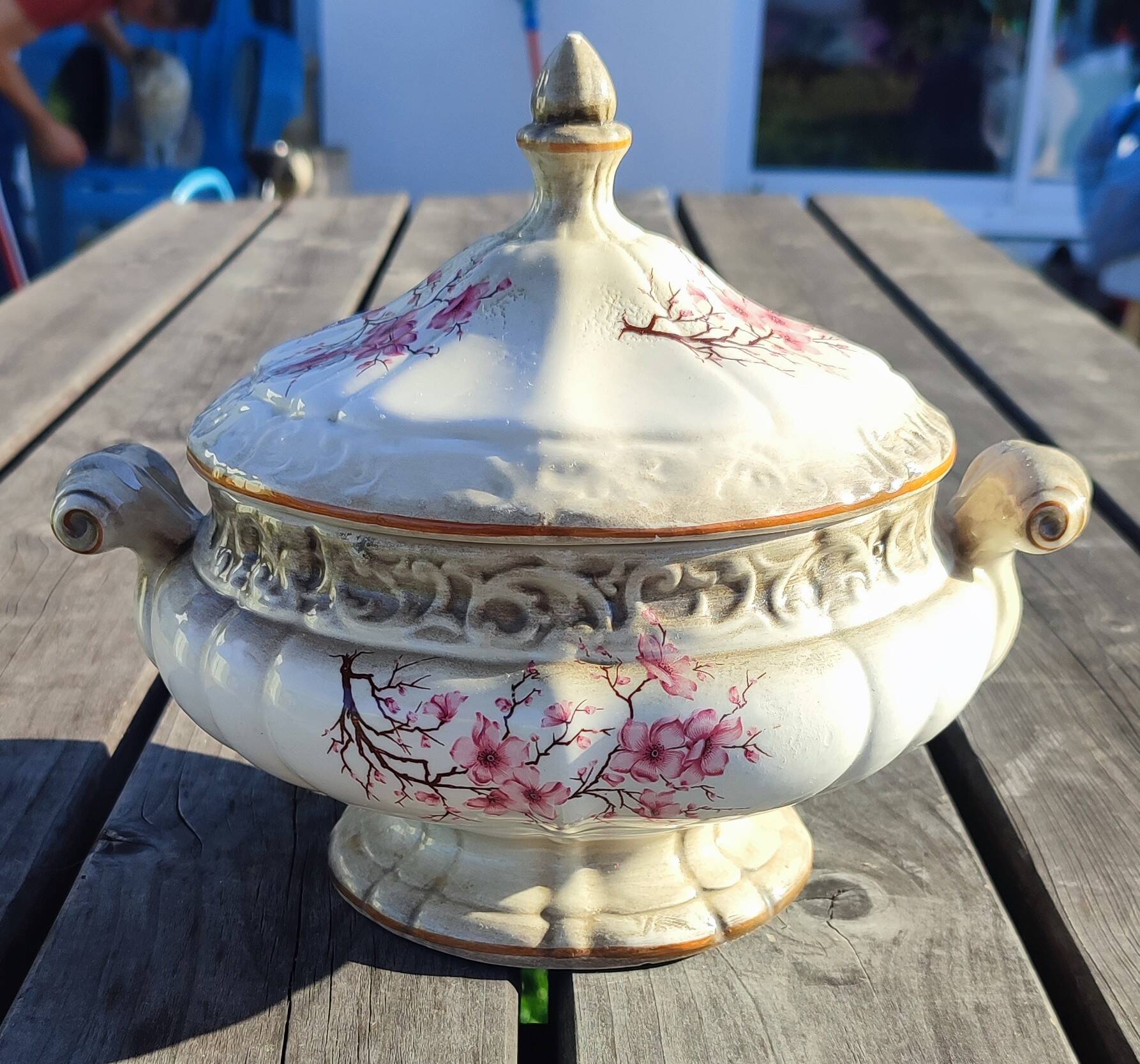 Round ceramic soup tureen Made in Italy