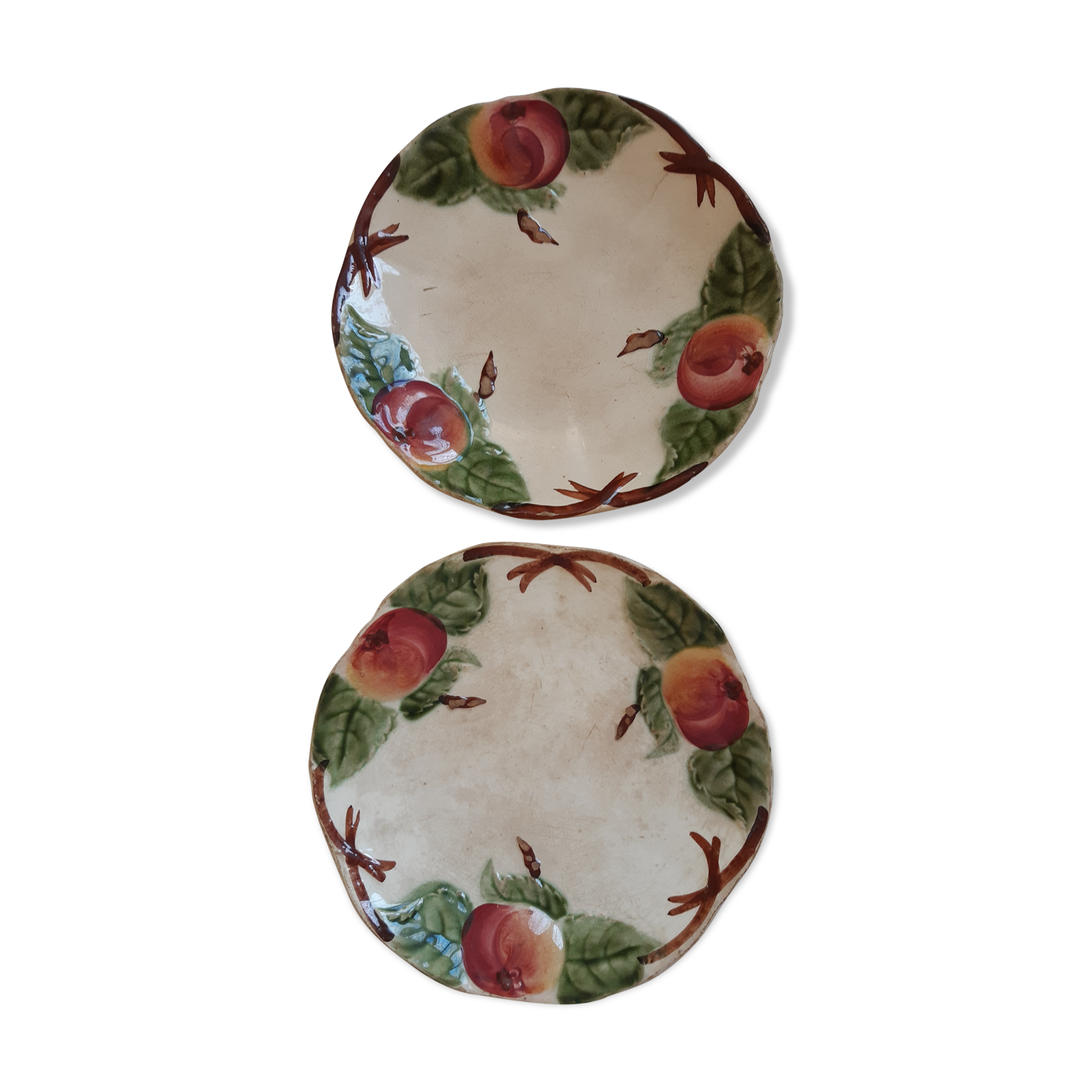 Pair of plates dabbling