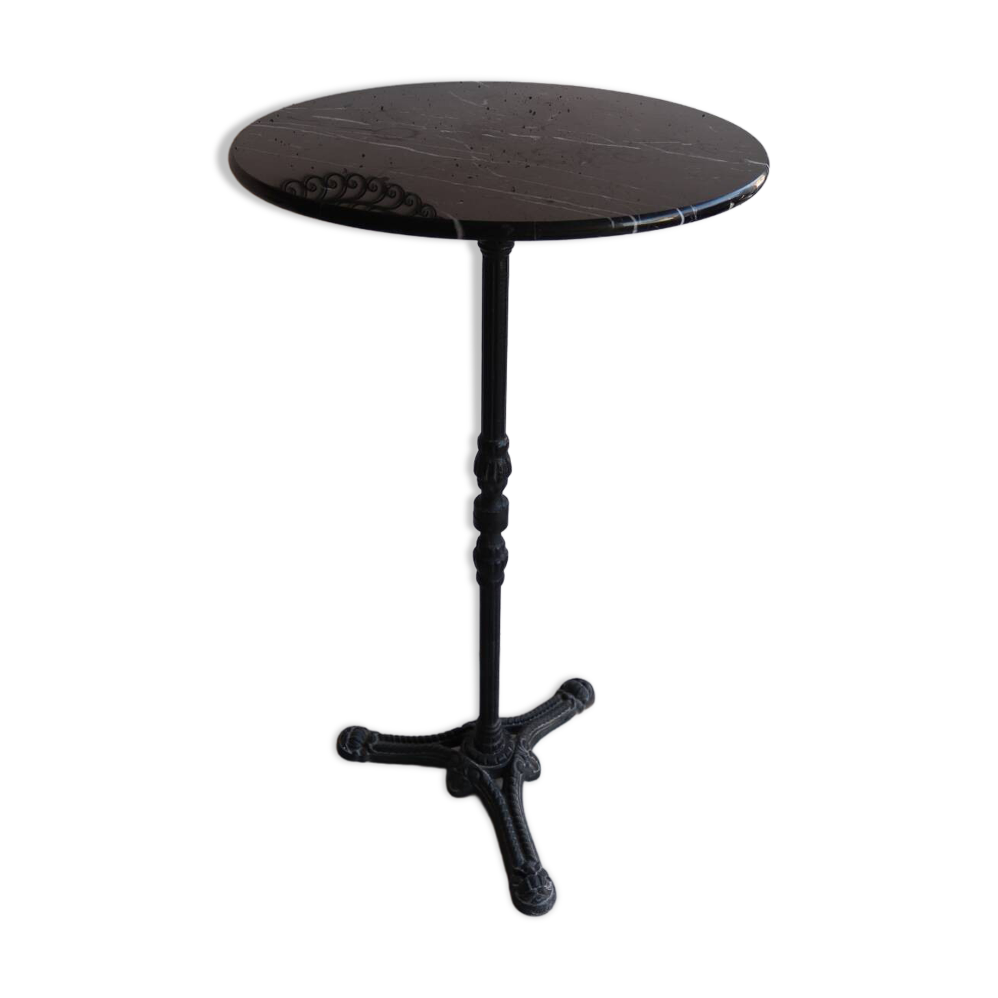 Antique bistro pedestal table in cast iron and veined black marble