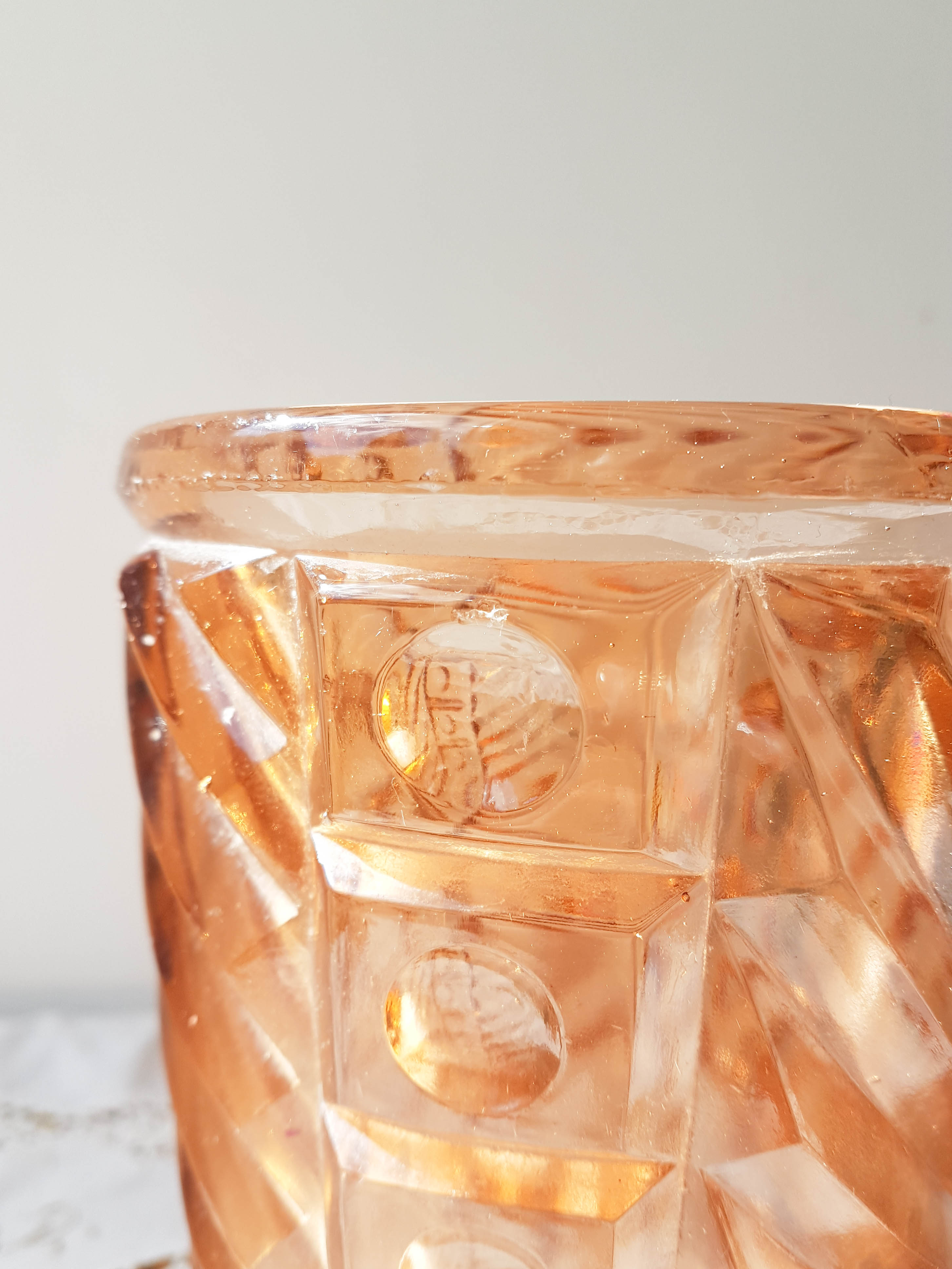 Vase en verre rose style Art déco Selency