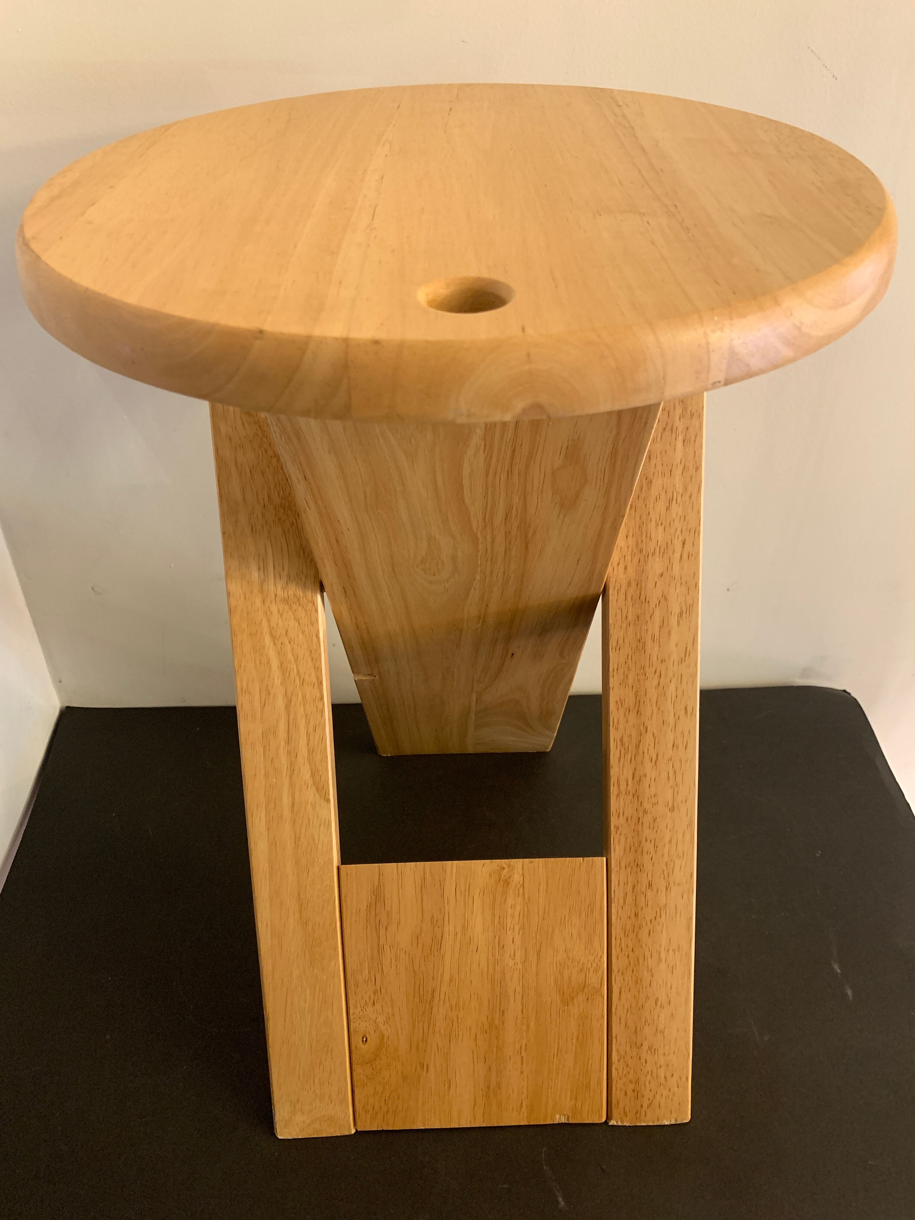 Folding wooden stool design Adrian Reed, Suzy, 1980