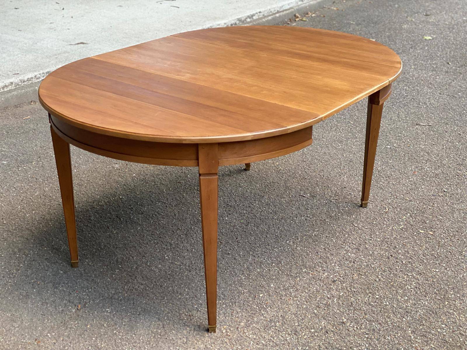 Louis XVI round extendable dining table renovated medium oak 160cm