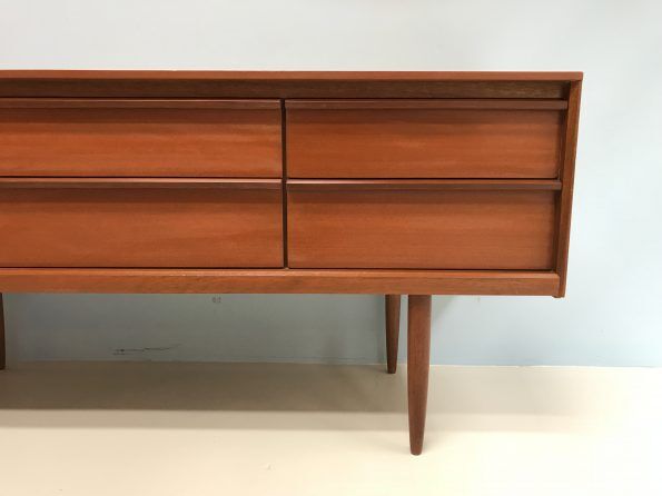 Austinsuite vintage buffet