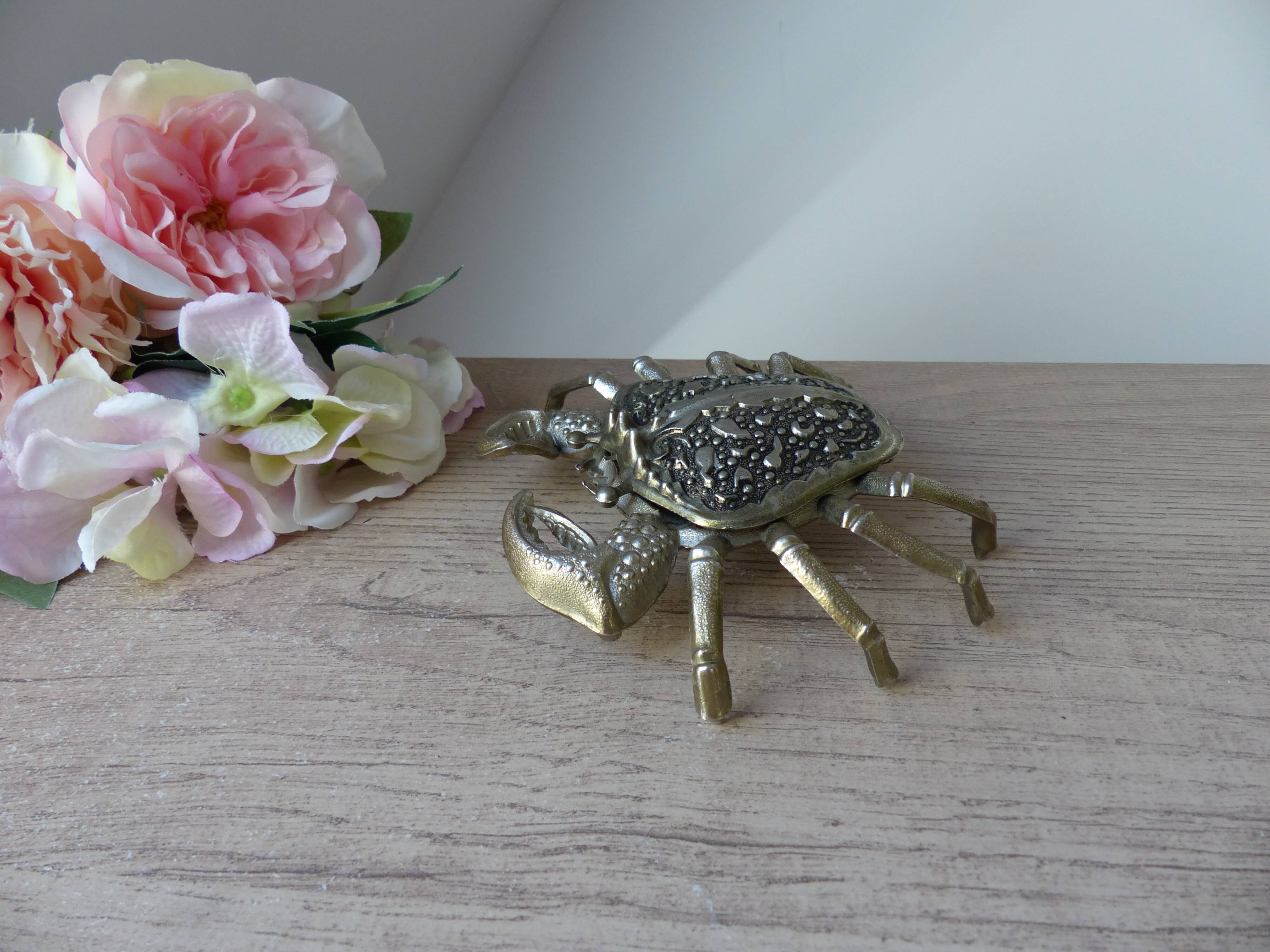 Old ashtray shape metal crab