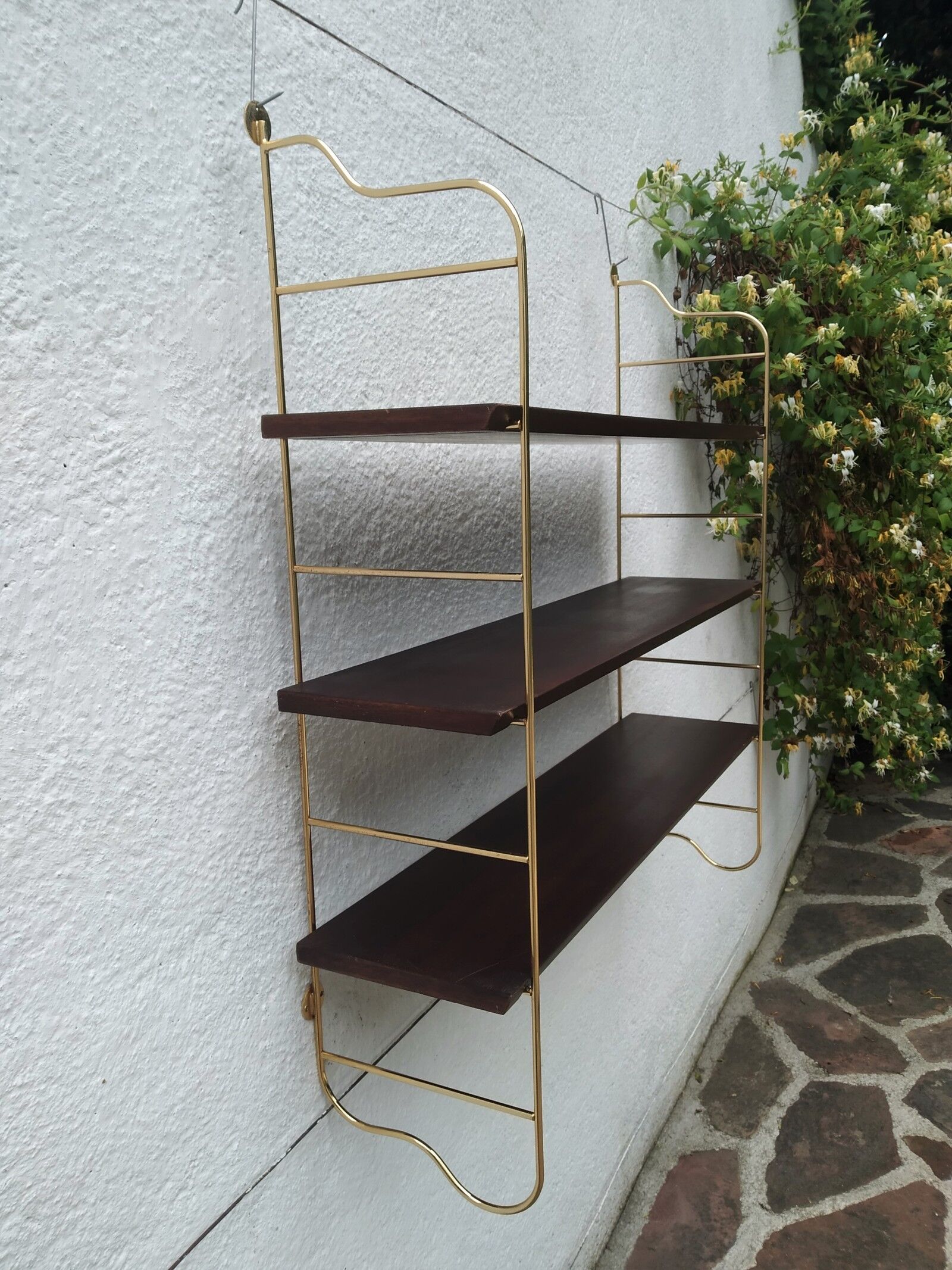 Etagère murale string bois-métal doré