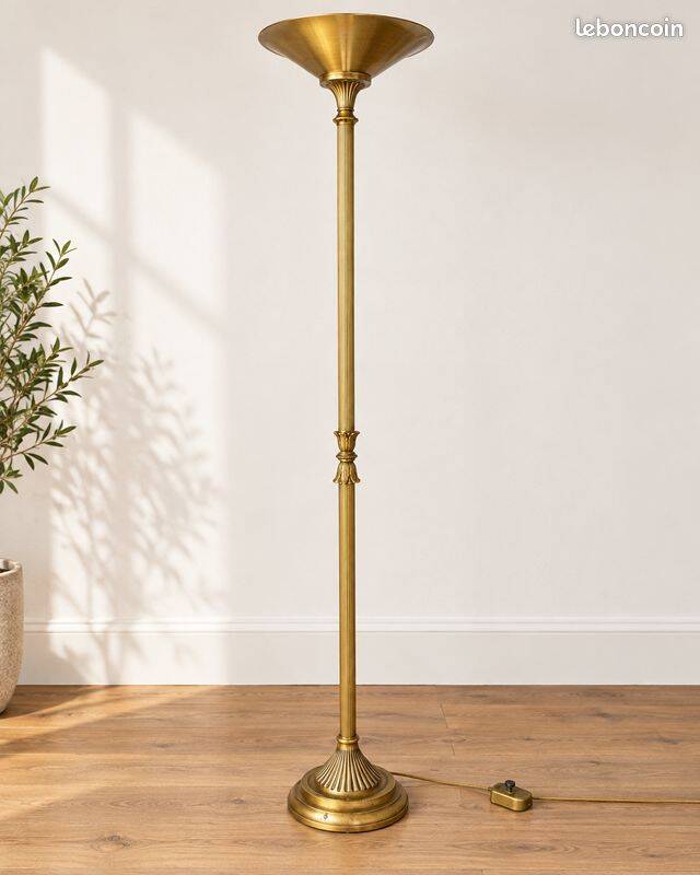 Lampadaire vintage en laiton doré – style néoclassique – torchière