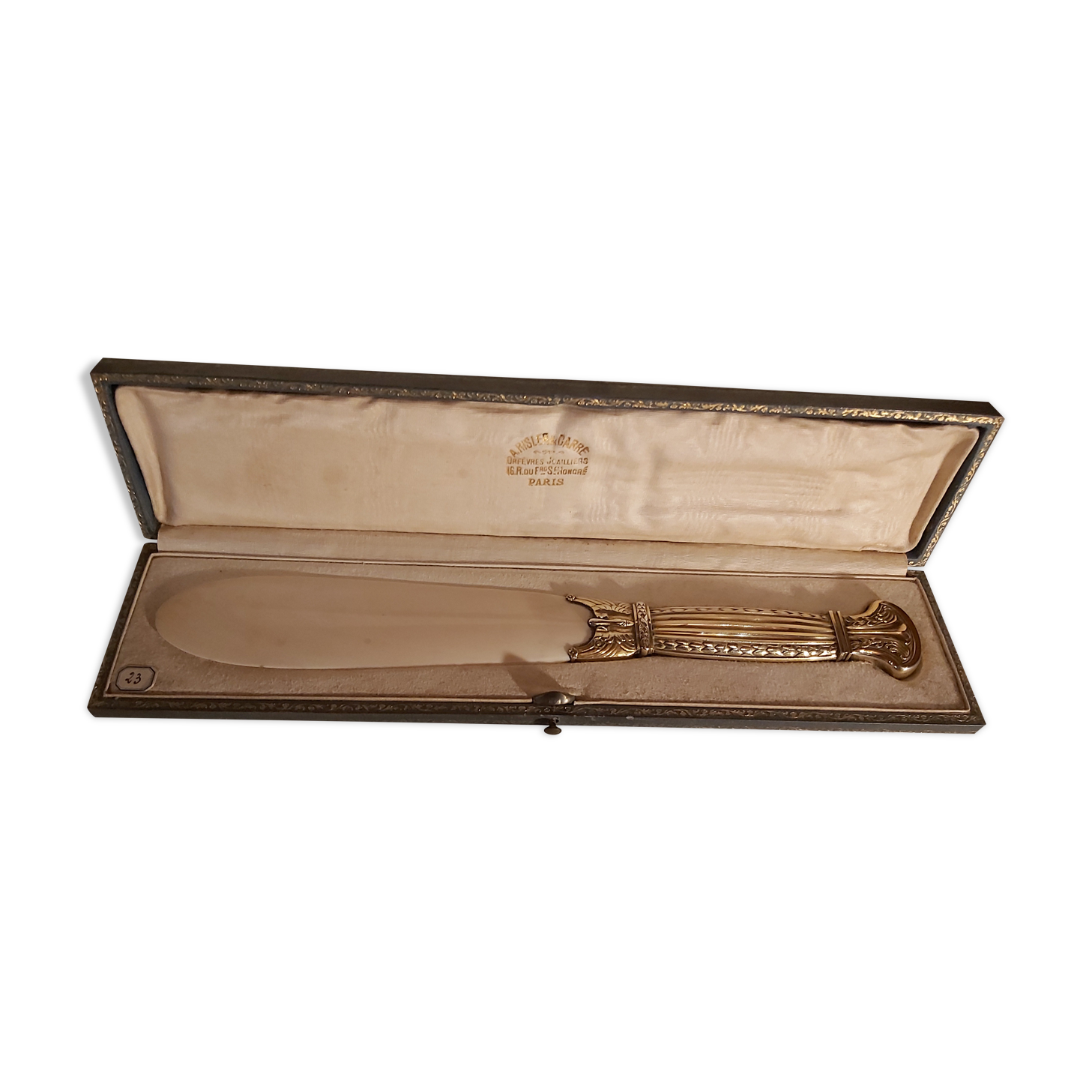 Paper cut in its vermeiled silver and ivory box