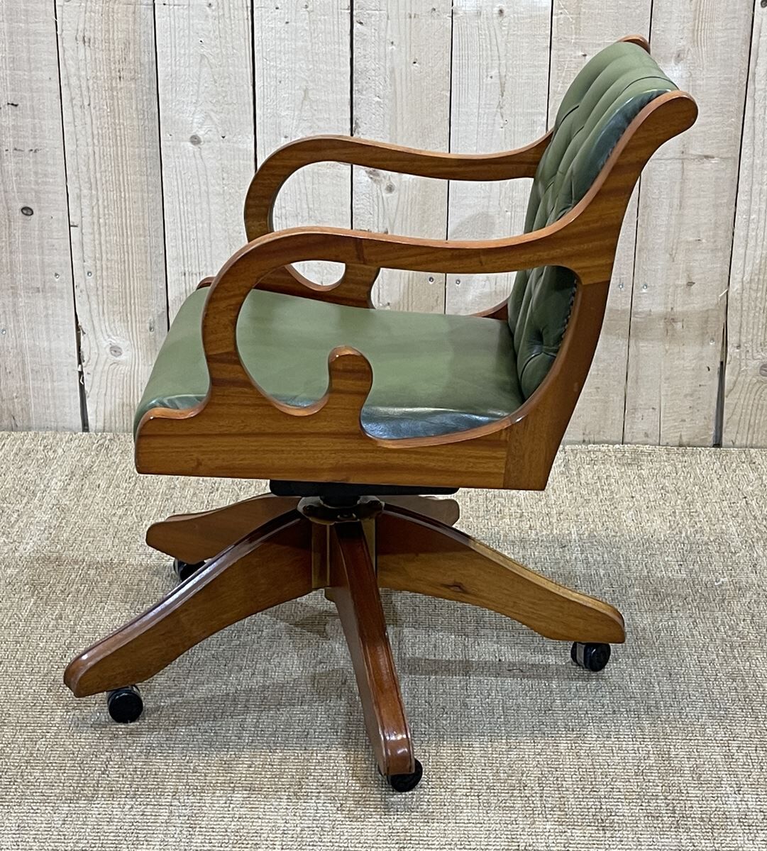 Fauteuil de bureau anglais Chesterfield en cuir vert