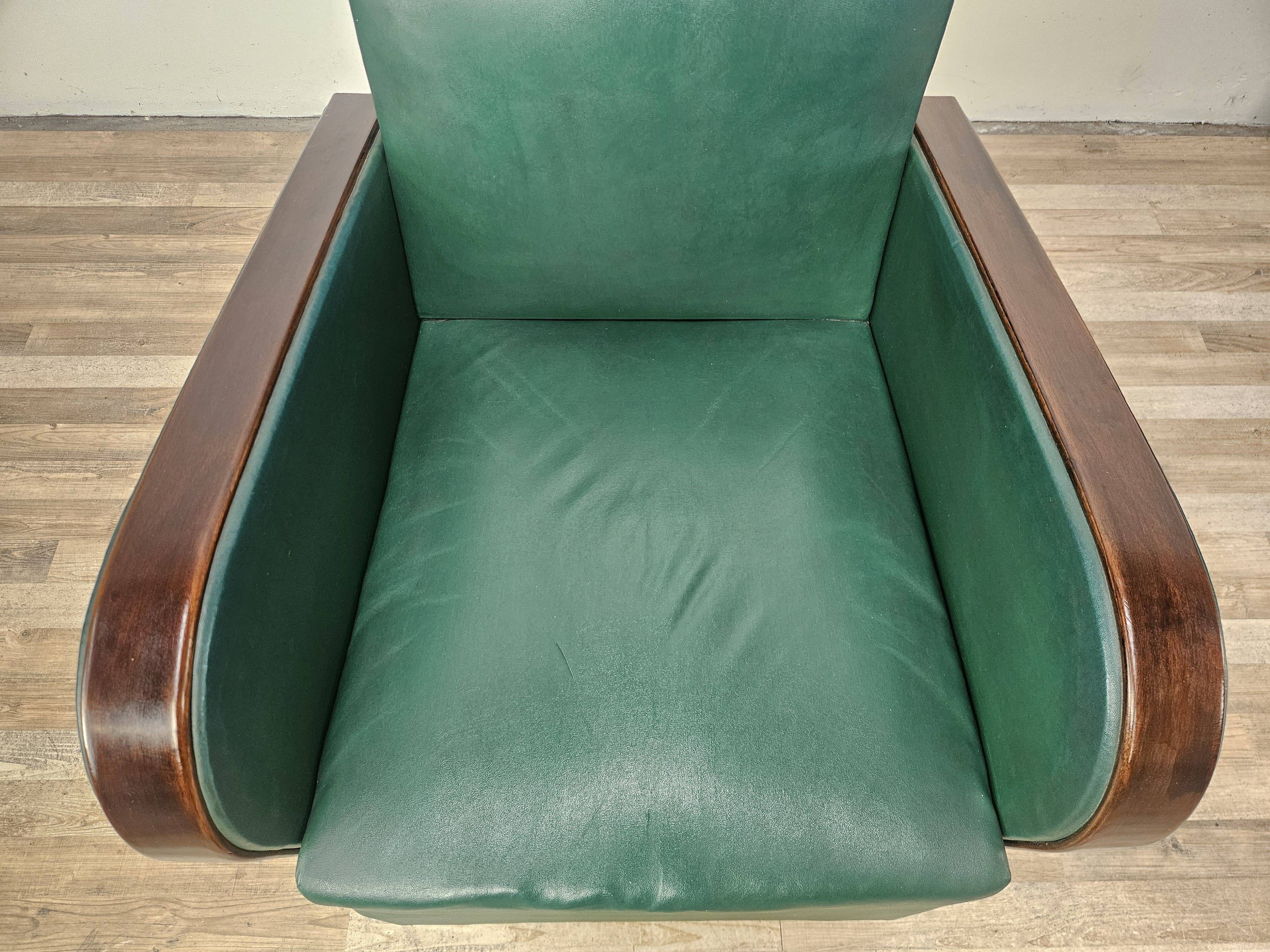 Pair of Art Decò armchairs in walnut and green leather, 1940