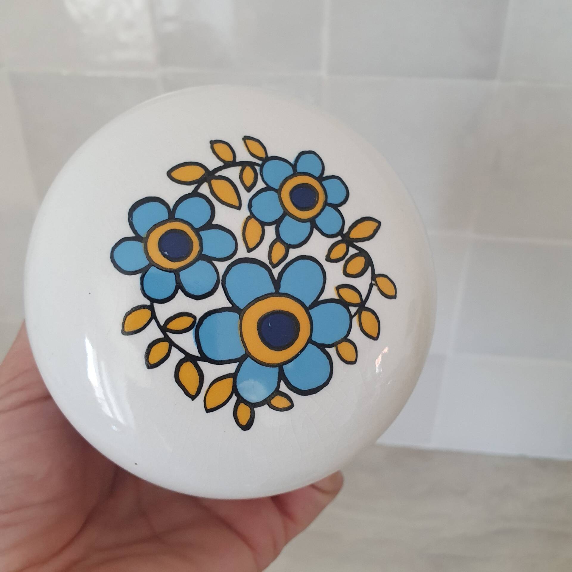 Ceramic storage pot with blue flower pattern Tauntun Vale / England