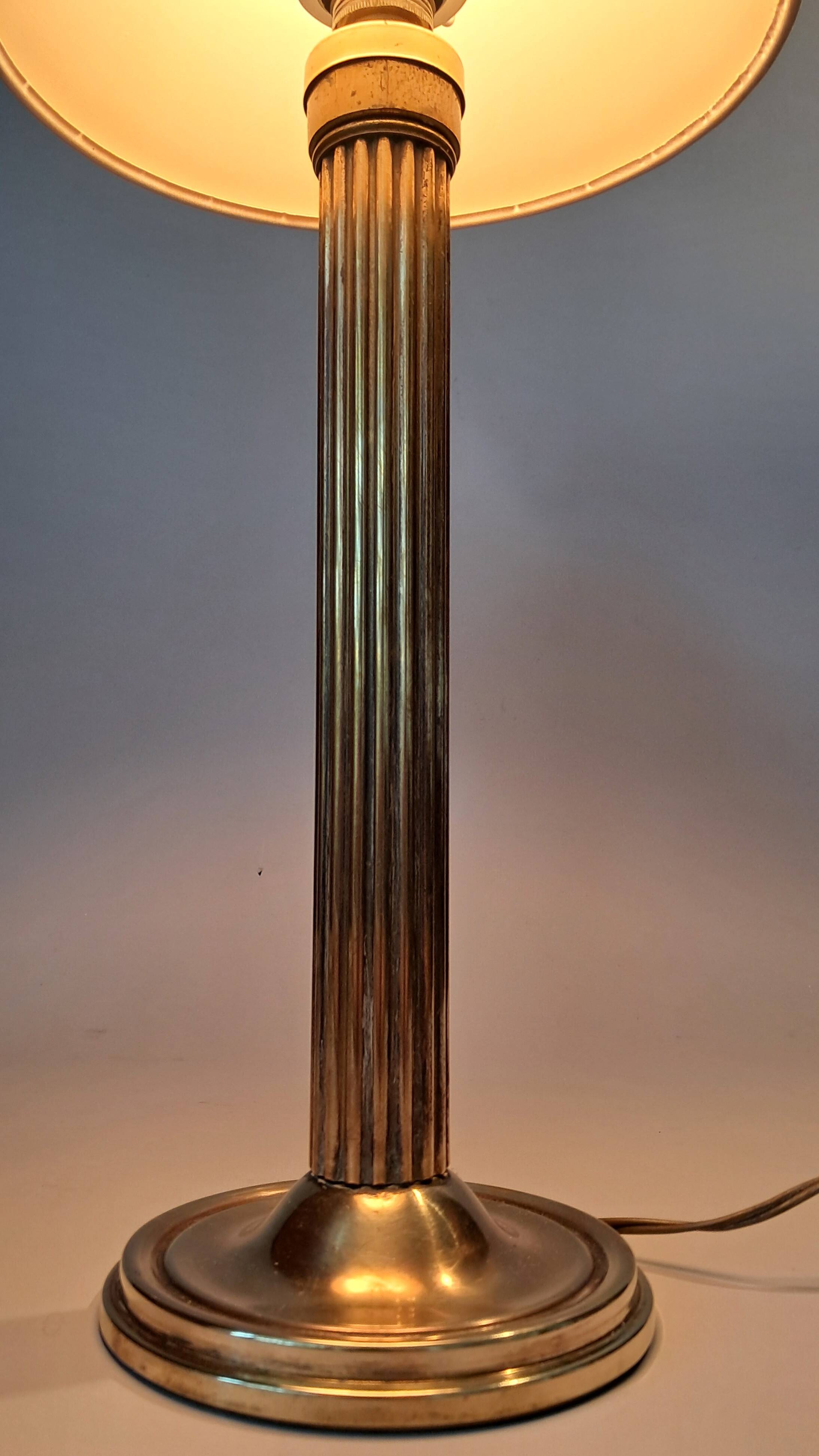 Neoclassical lamp in gilded brass 1940/1950.