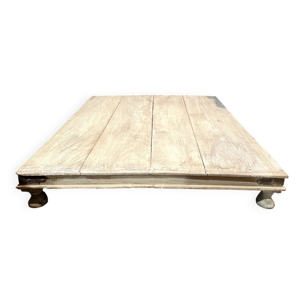 Table basse indienne vintage en bois brut