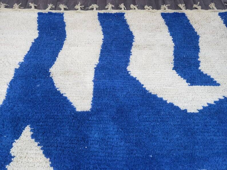 Large wool Berber rug decorated 250/300