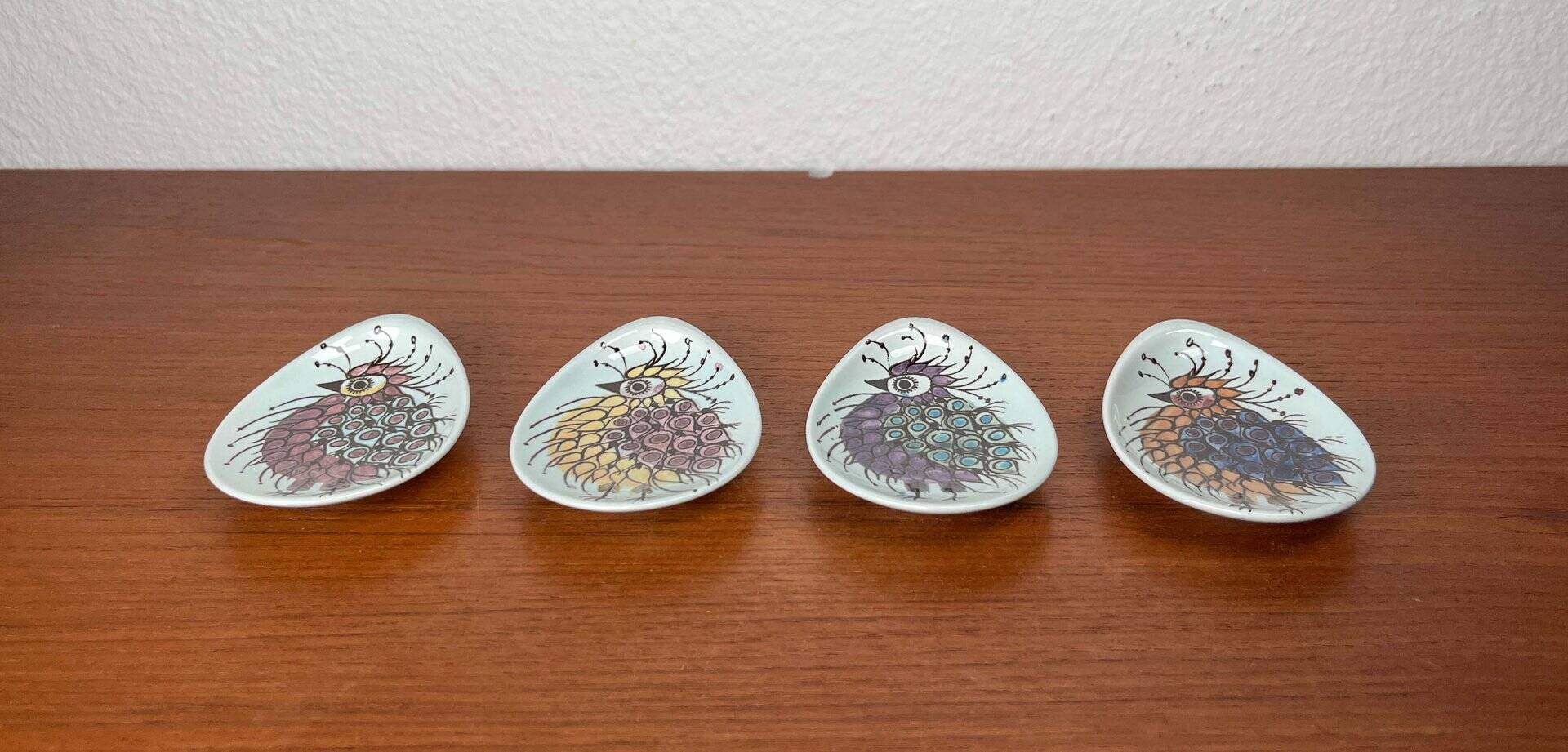 Small oyster or Danish sauce plates from the mid-century by Beth Breyen for Royal Copenhagen, set of 4.