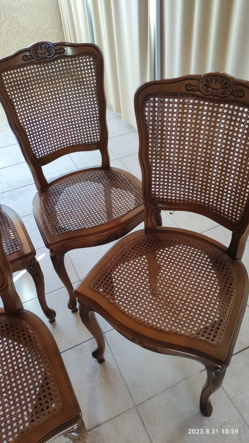 Round table and 6 chairs