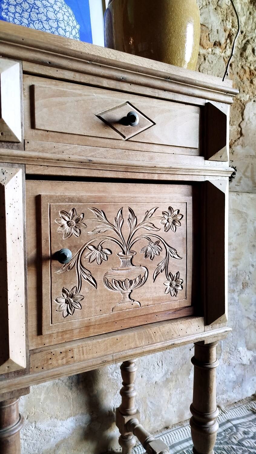 Chevet ancien en bois