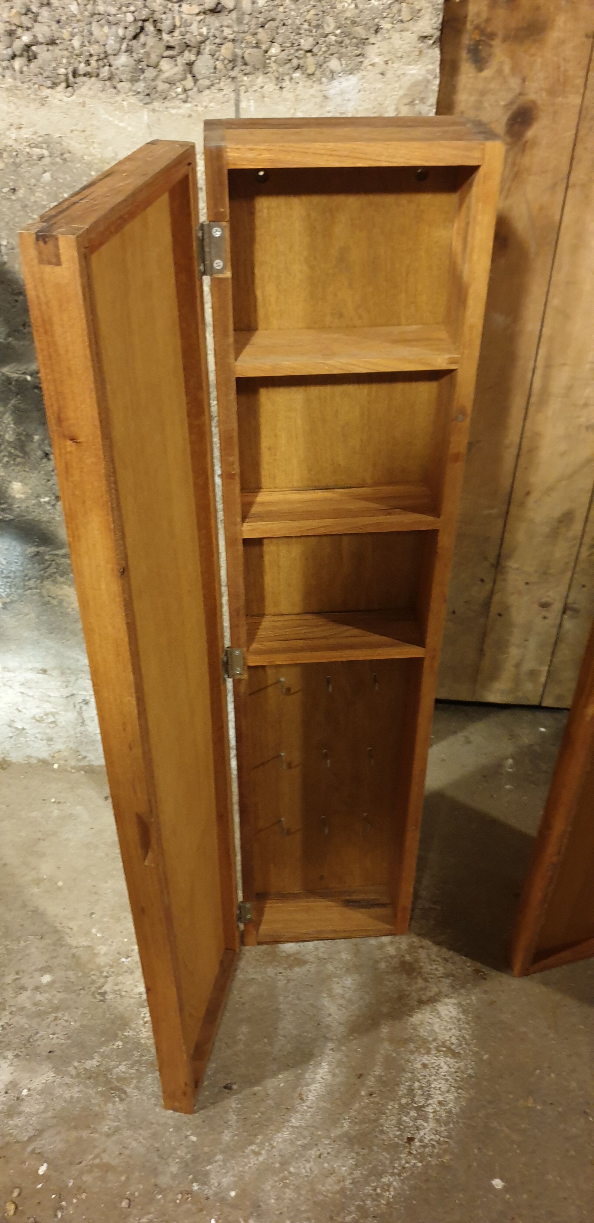 Paire de meubles collones porte clé