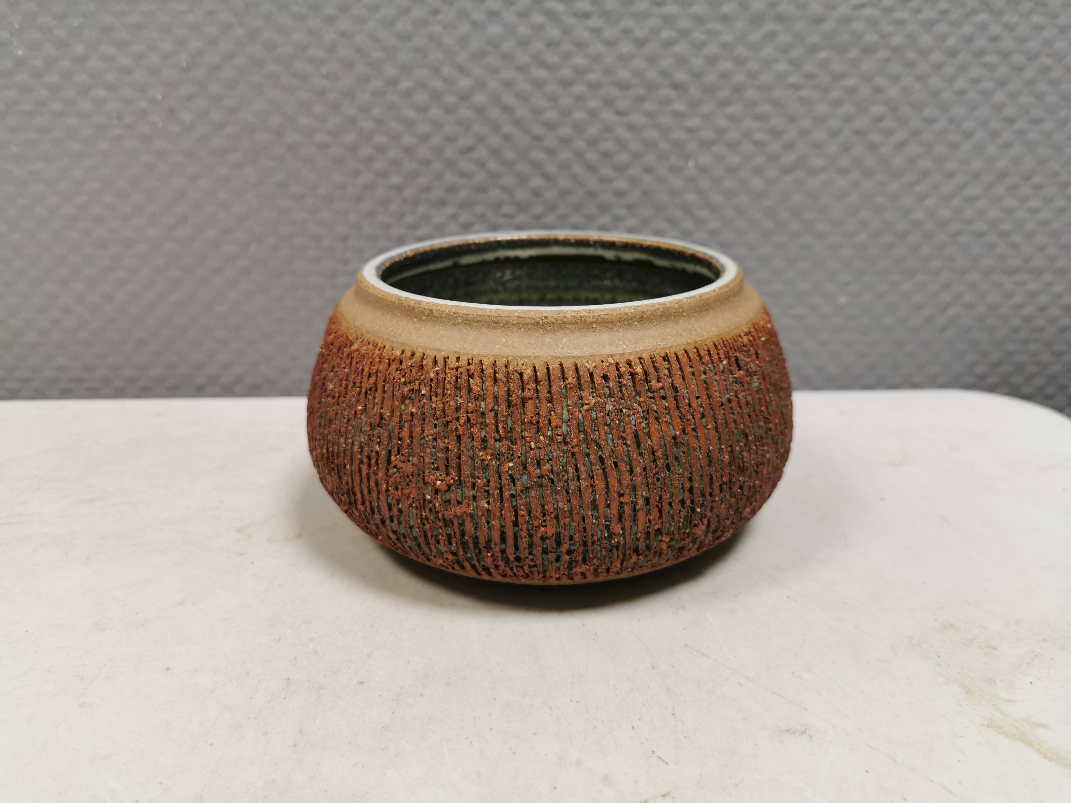 Ceramic bowl designed by Einar Johansen for Søholm Denmark in the 1960s.