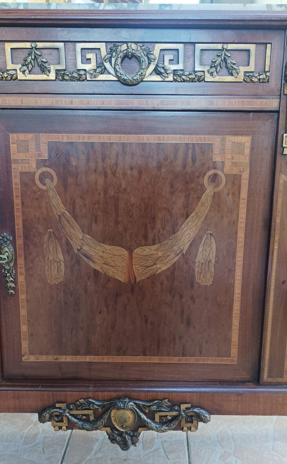 Louis XVI Buffet Desserte in mahogany veneer and marquetry