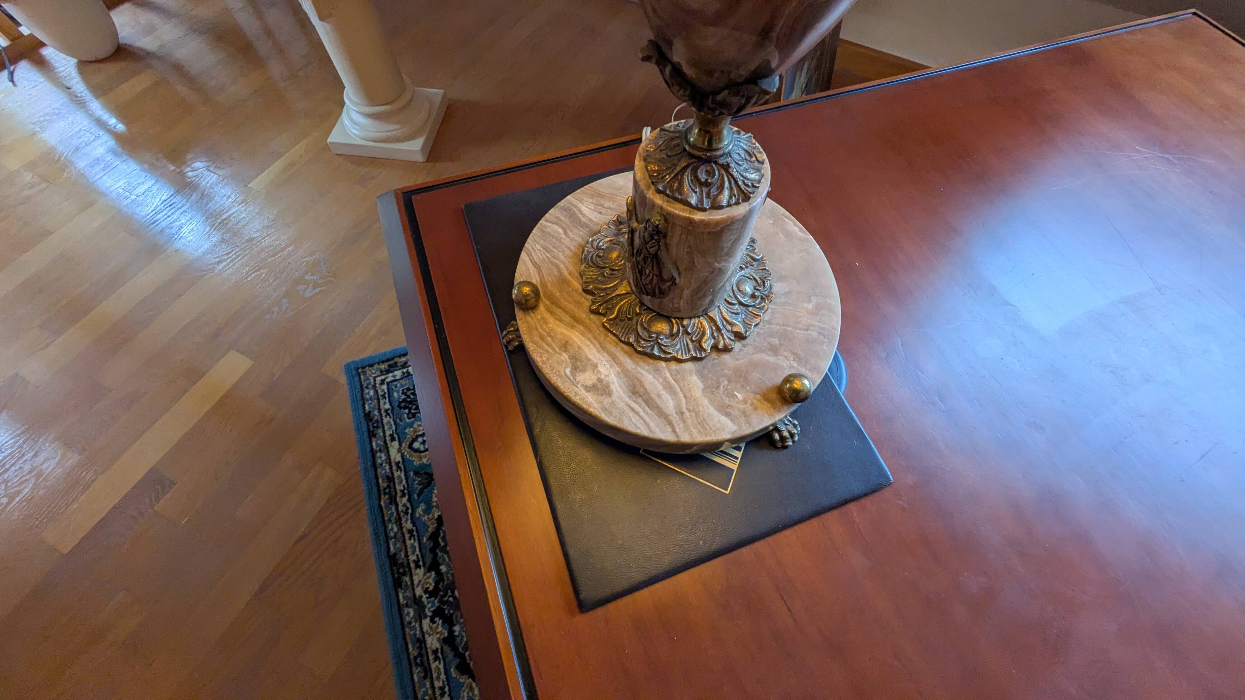 Bronze and marble desk lamp in Art Deco style