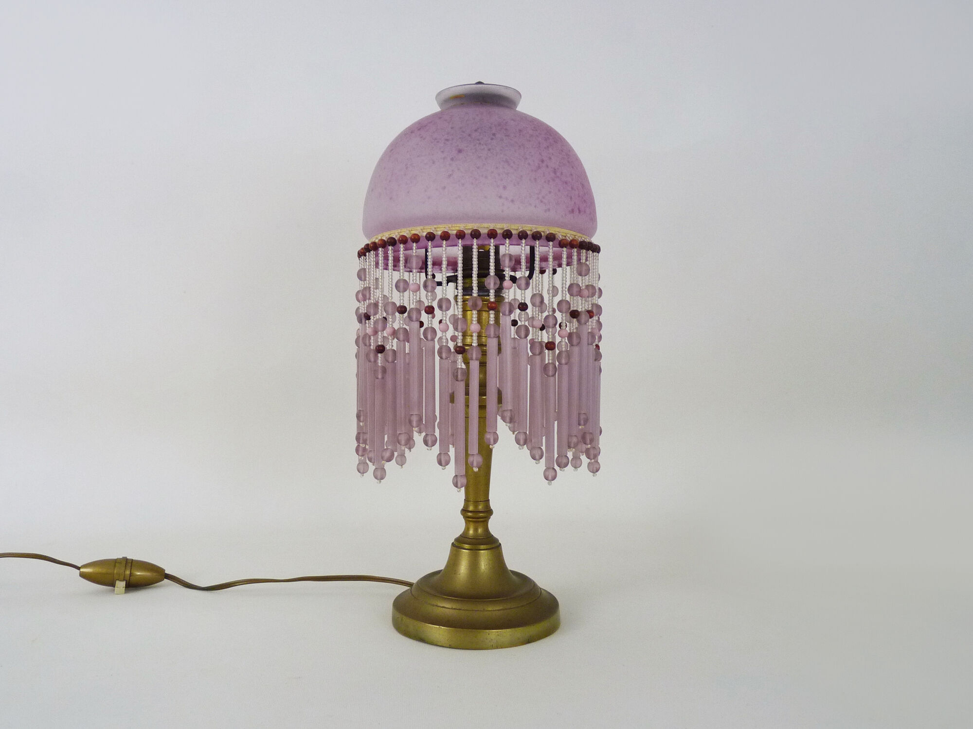 Table lamp, bedside lamp, speckled pink globe and glass and wood beads. Year 60