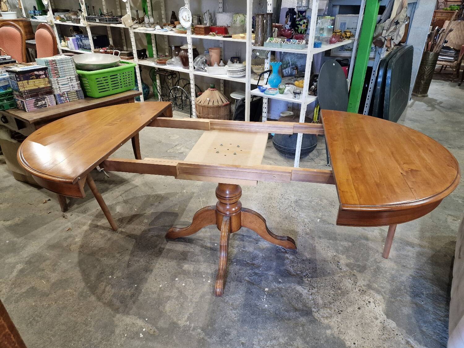 Extendable Round Table in Solid Oak – Classic Style &