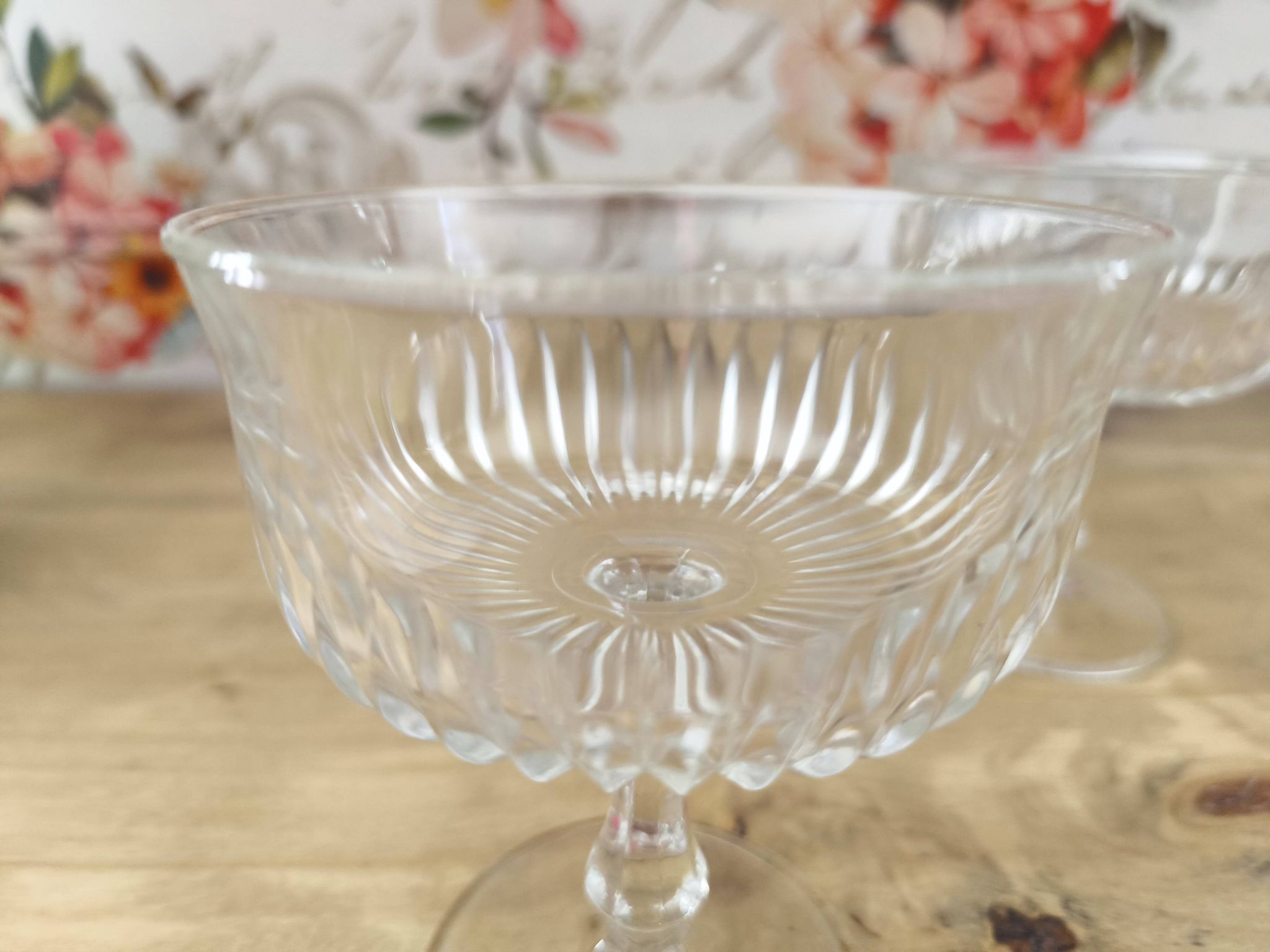 Set of 6 vintage champagne glasses in chiseled glass with flared drinking rim
