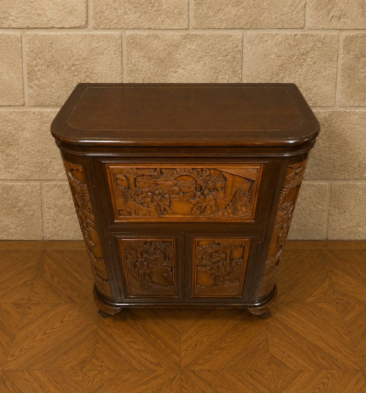 Meuble bar chinois sculpté en bois – XXe siècle