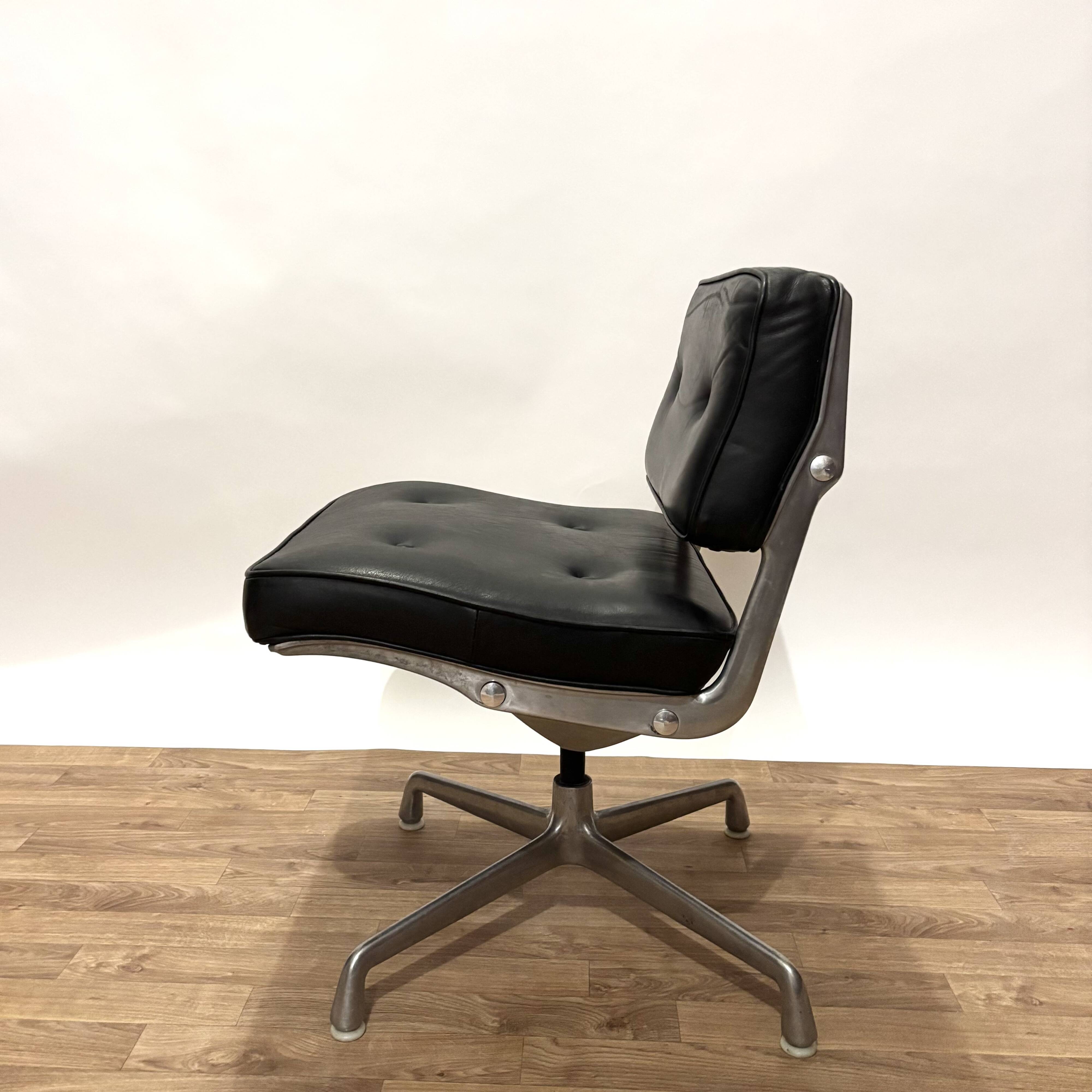 Intermediate Eames Chair from the 1970s in leather.