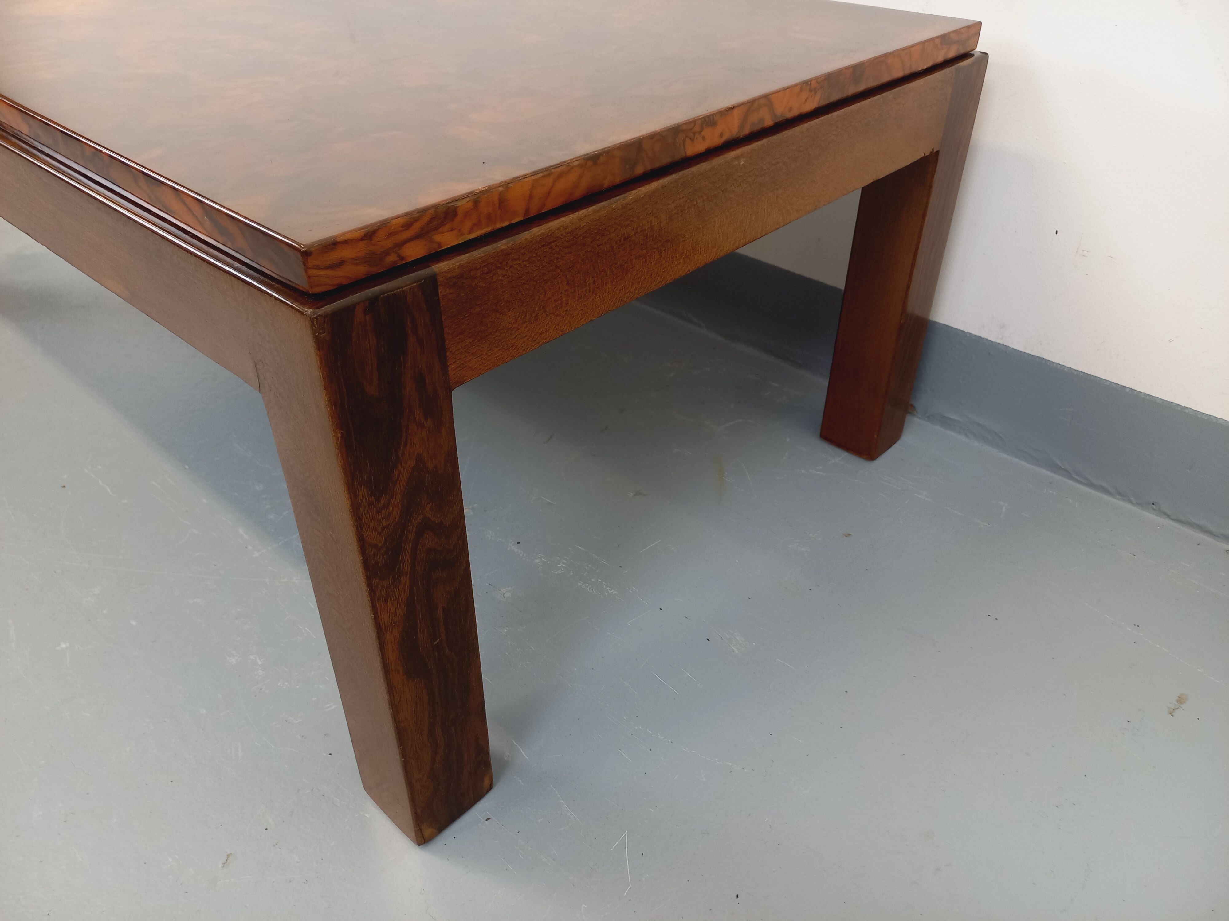 Table basse rectangulaire vintage en orme et loupe d’orme des années 70