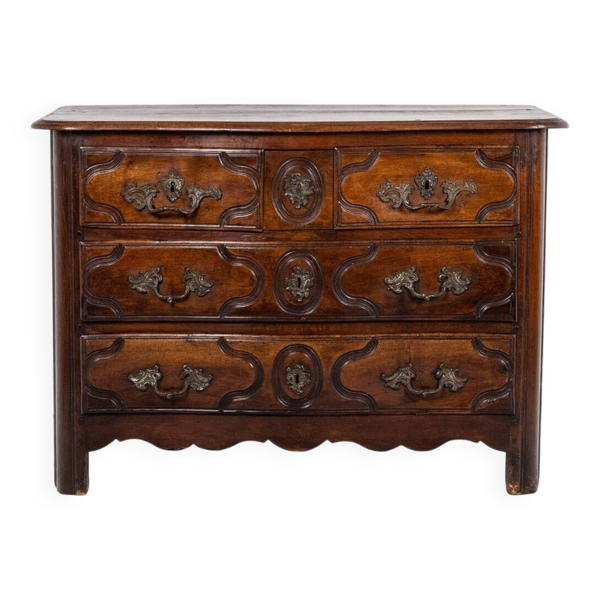 Commode parisienne à 5 tiroirs, en noyer massif, d’époque Louis XIV.