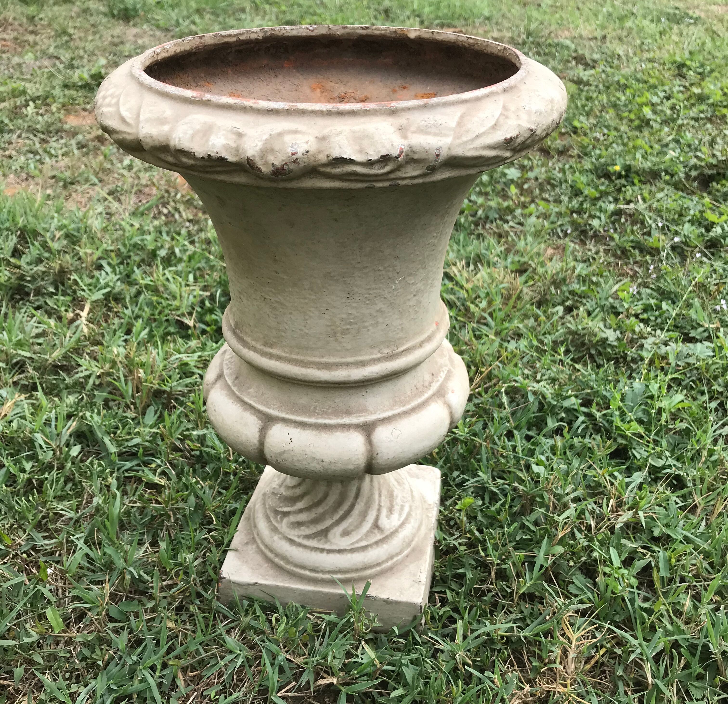 Old Médicis vase