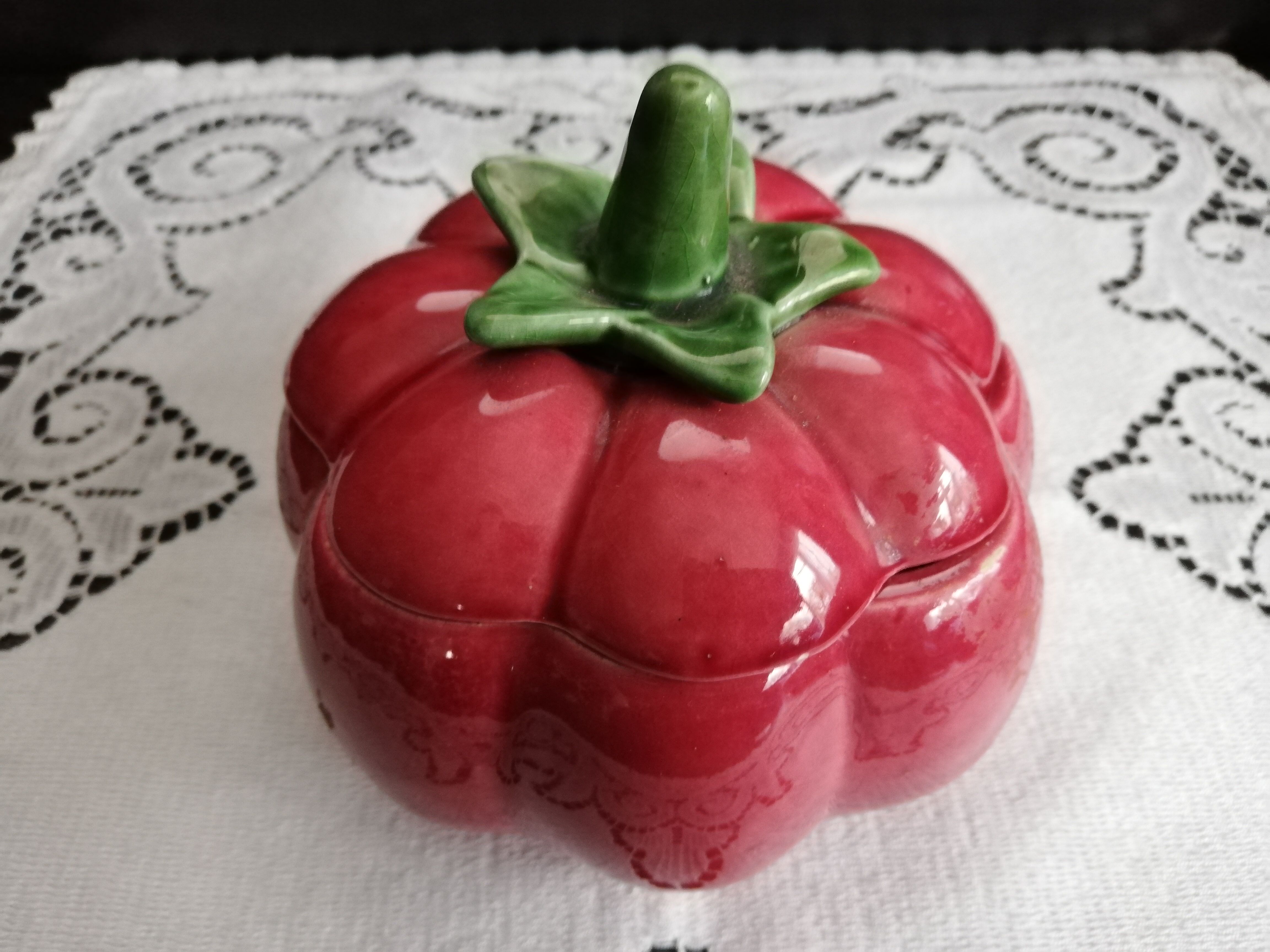 Tomato pot in slip