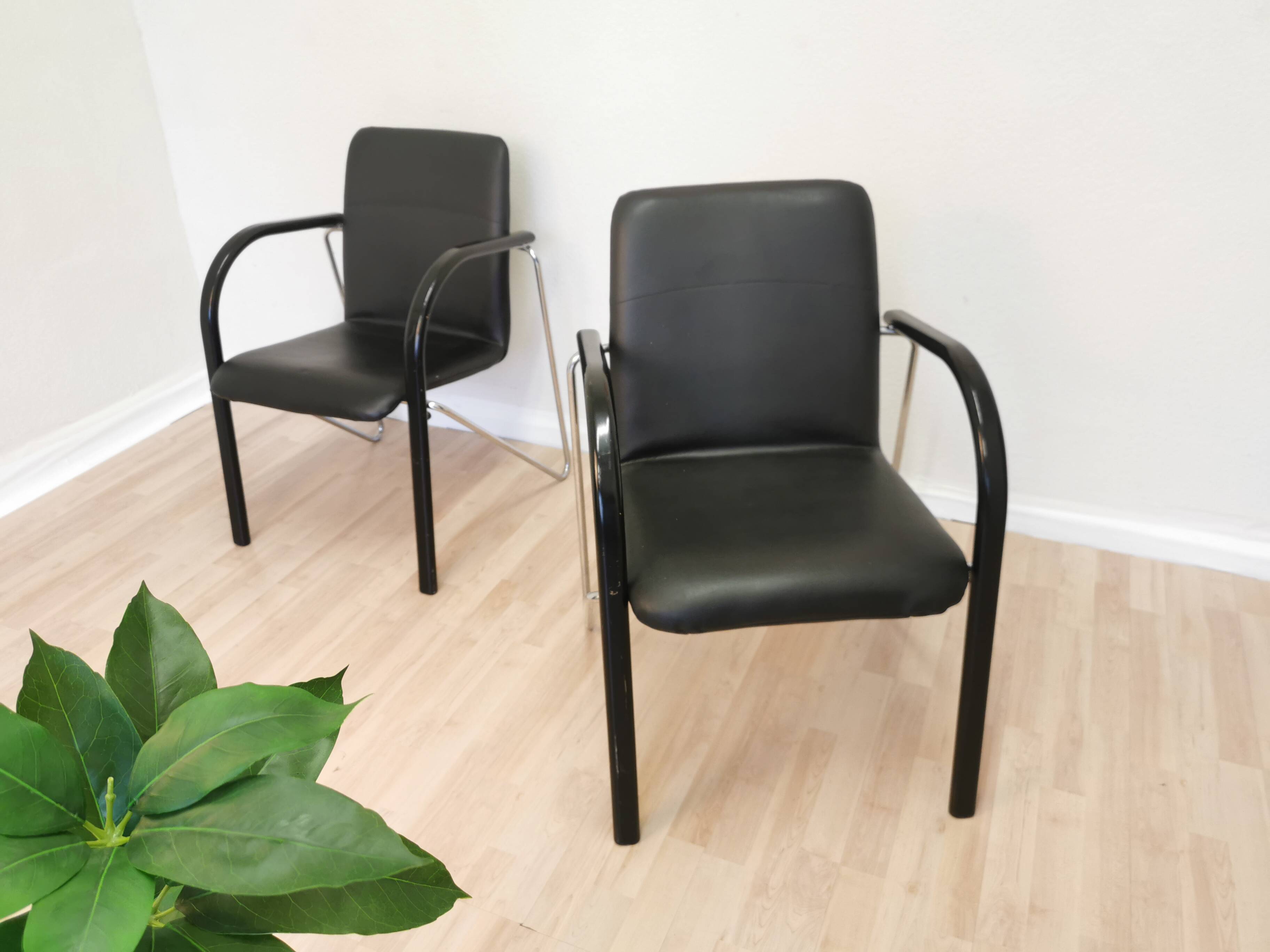 Set of 2 vintage office chairs in black leather chrome base plastic armrests / retro 1980s room