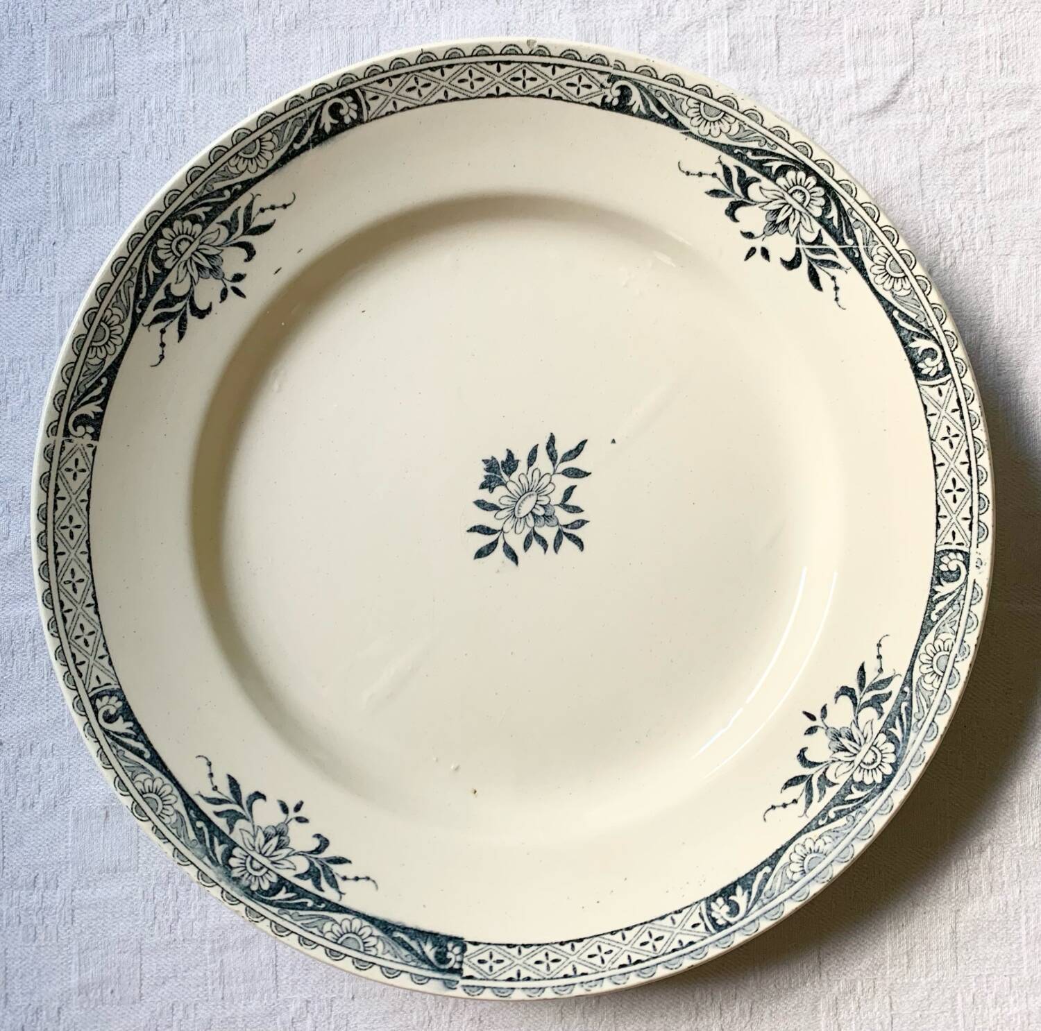 Longchamp terre de fer plates lily decor