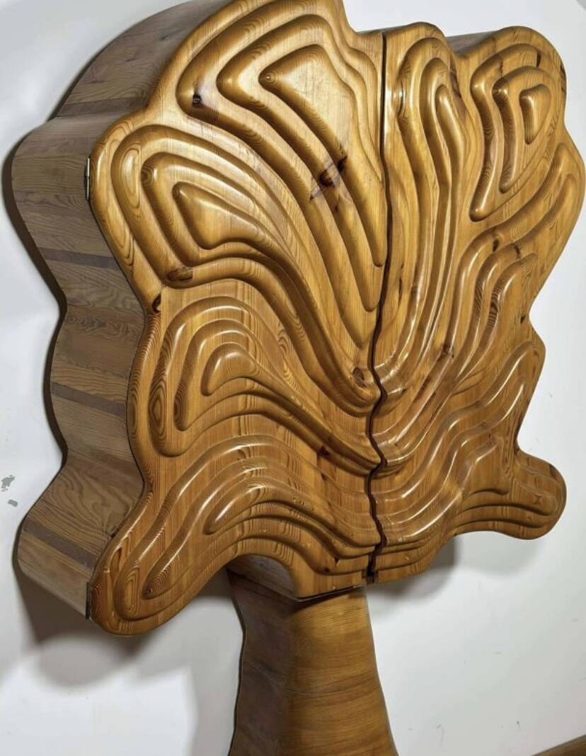 Tree-shaped wardrobe