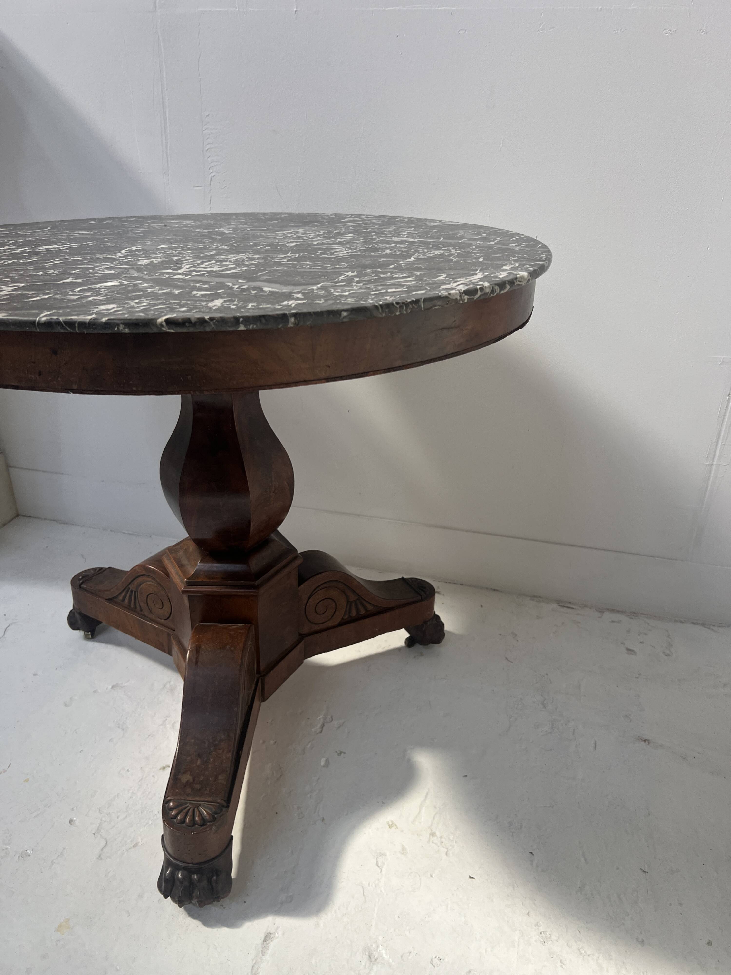 Empire-style mahogany and veneer guéridon, 19th century.