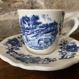 Tasse et soucoupe faïence Sarreguemines D.V. décor champêtre et fleurs bleues