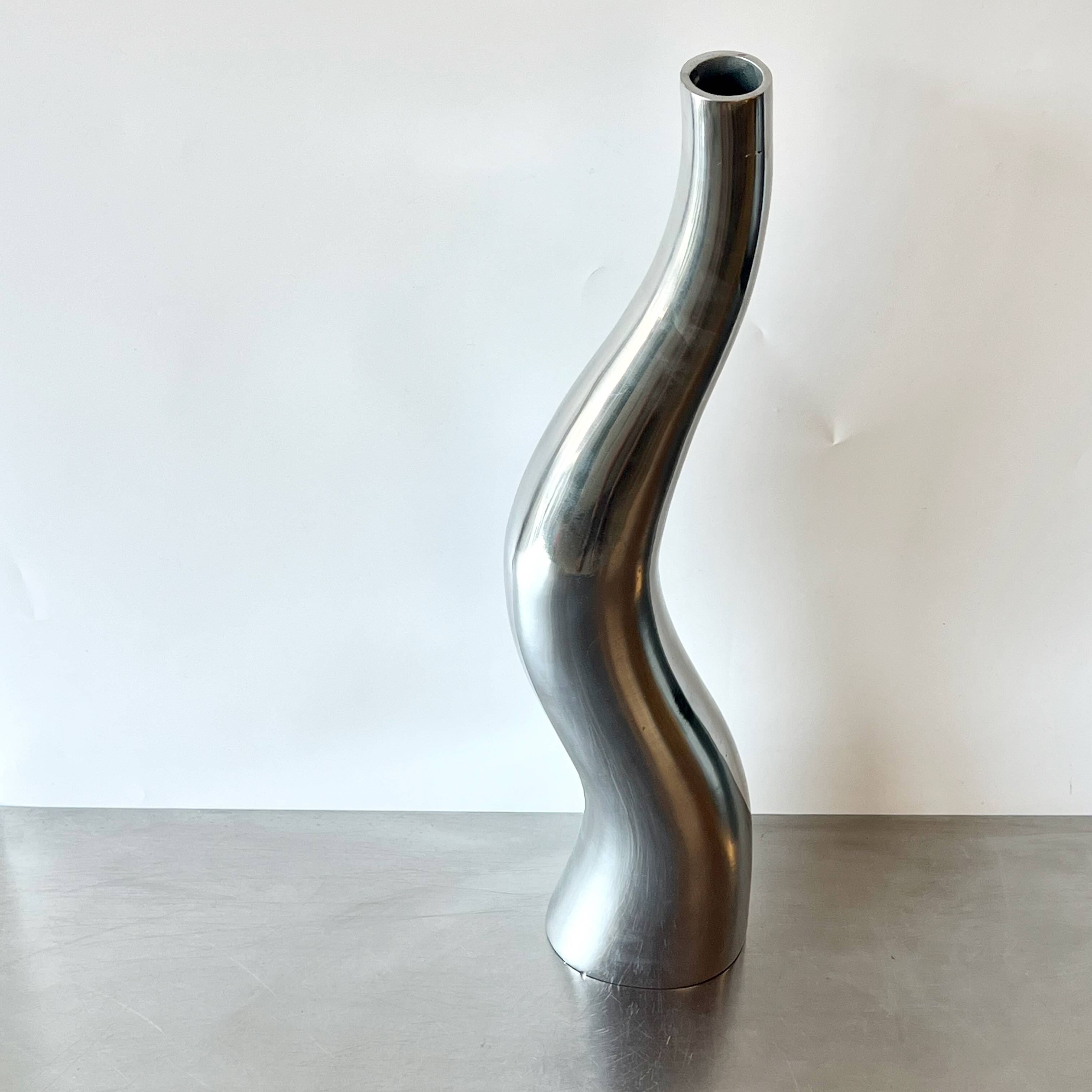 Xxl “tentacule” vase / cast aluminum – 1980s