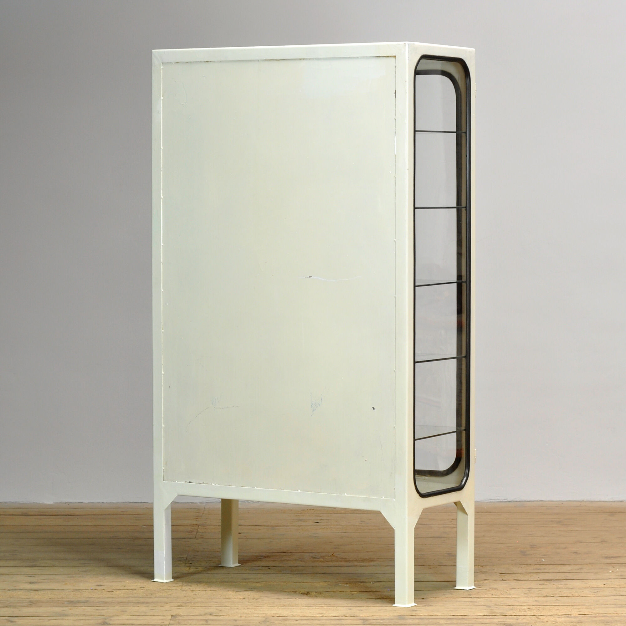 Cabinet médical vintage, années 1970