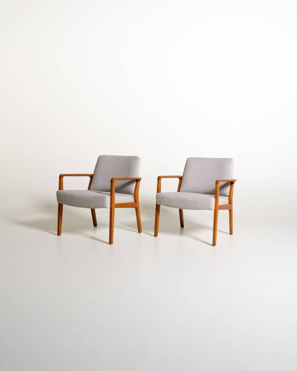 Paire de fauteuils en chêne scandinave, années 1960