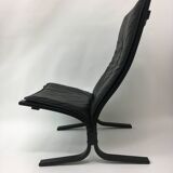 Mid-Century design black leather lounge chair by Ingmar Relling for Westnof