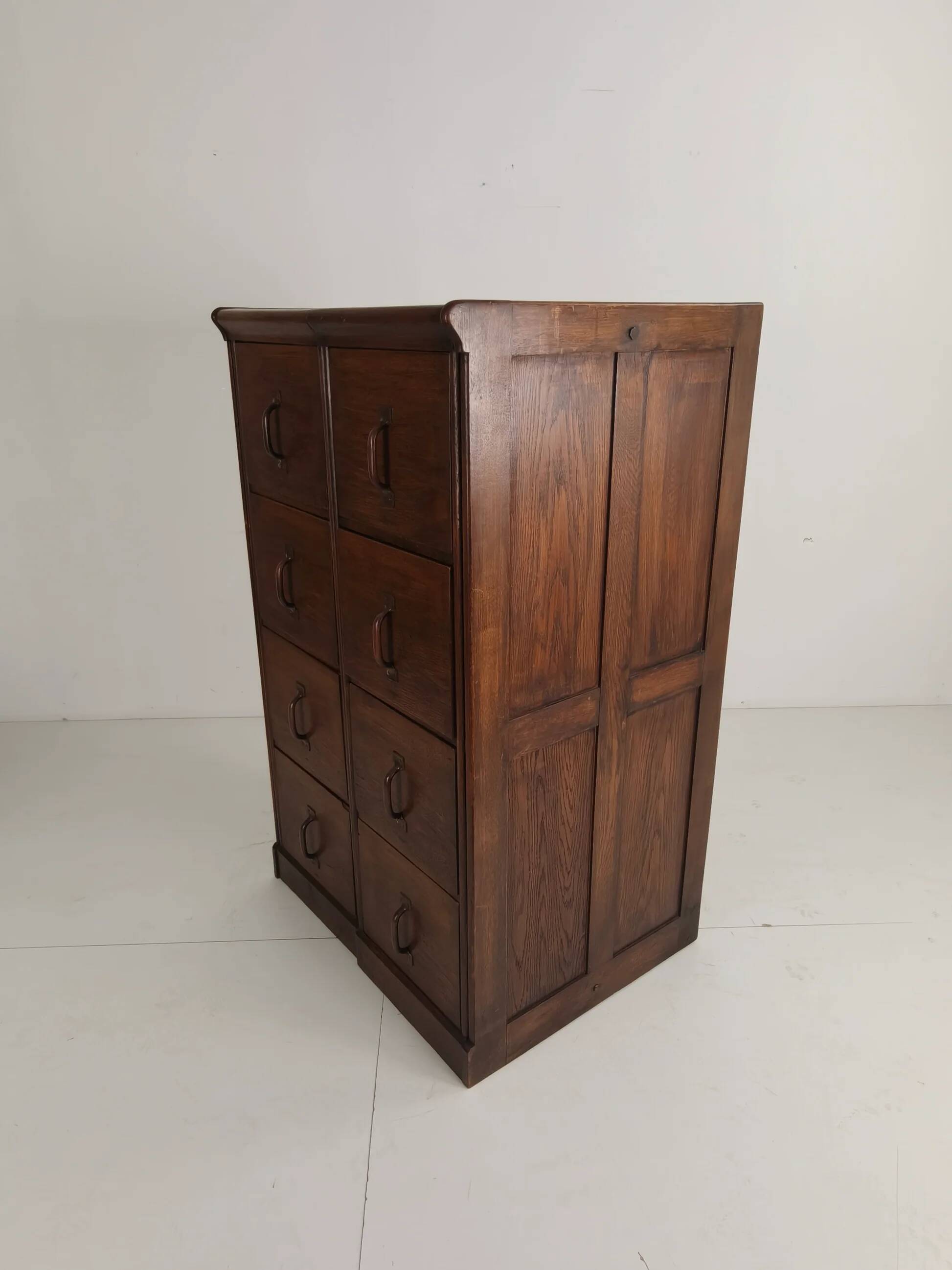 Armoire à archives double en chêne massif – Pays-Bas, 1920–1940