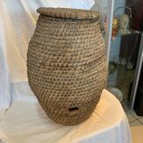 Braided straw basket