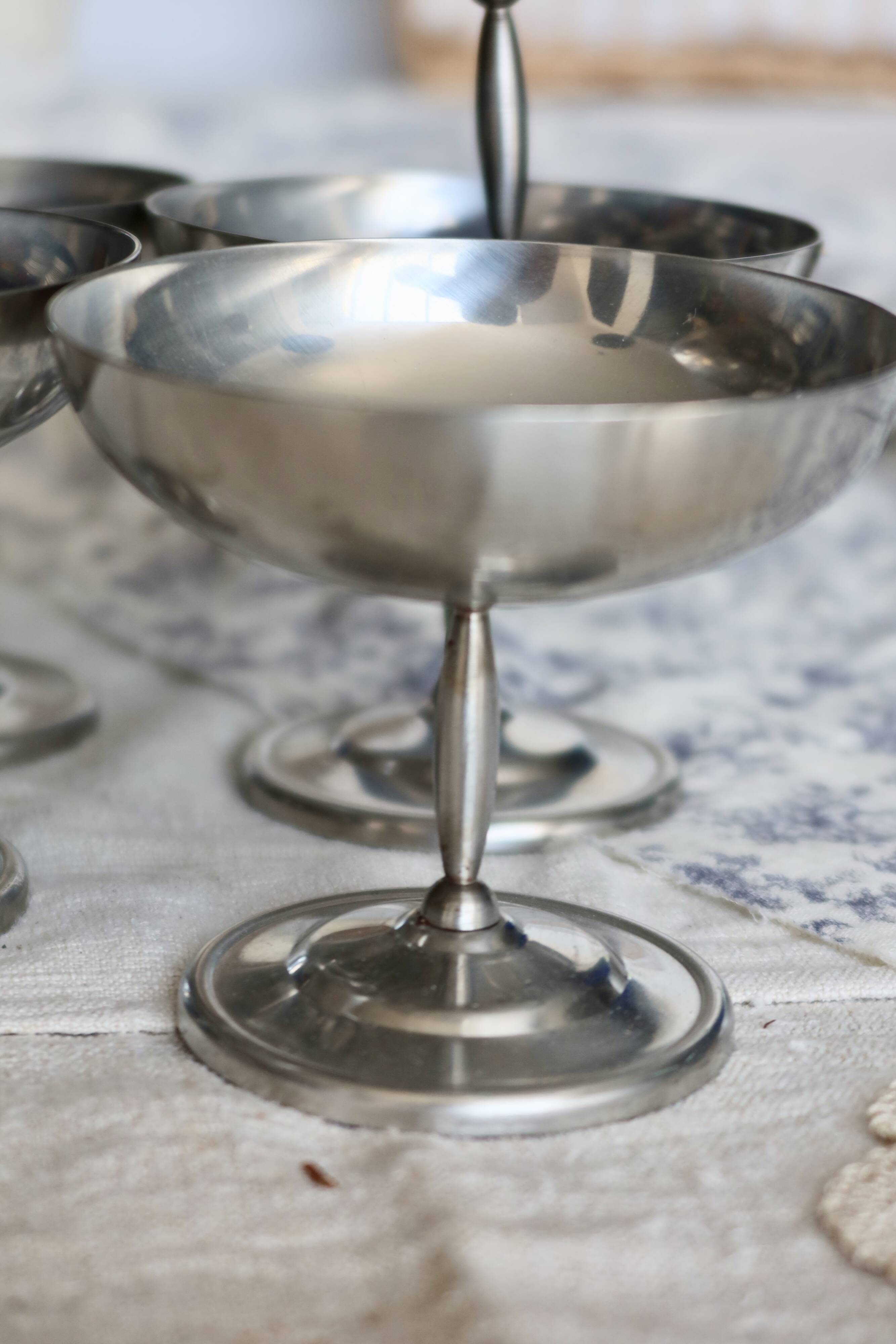 8 ice cream / champagne bowls - Vintage